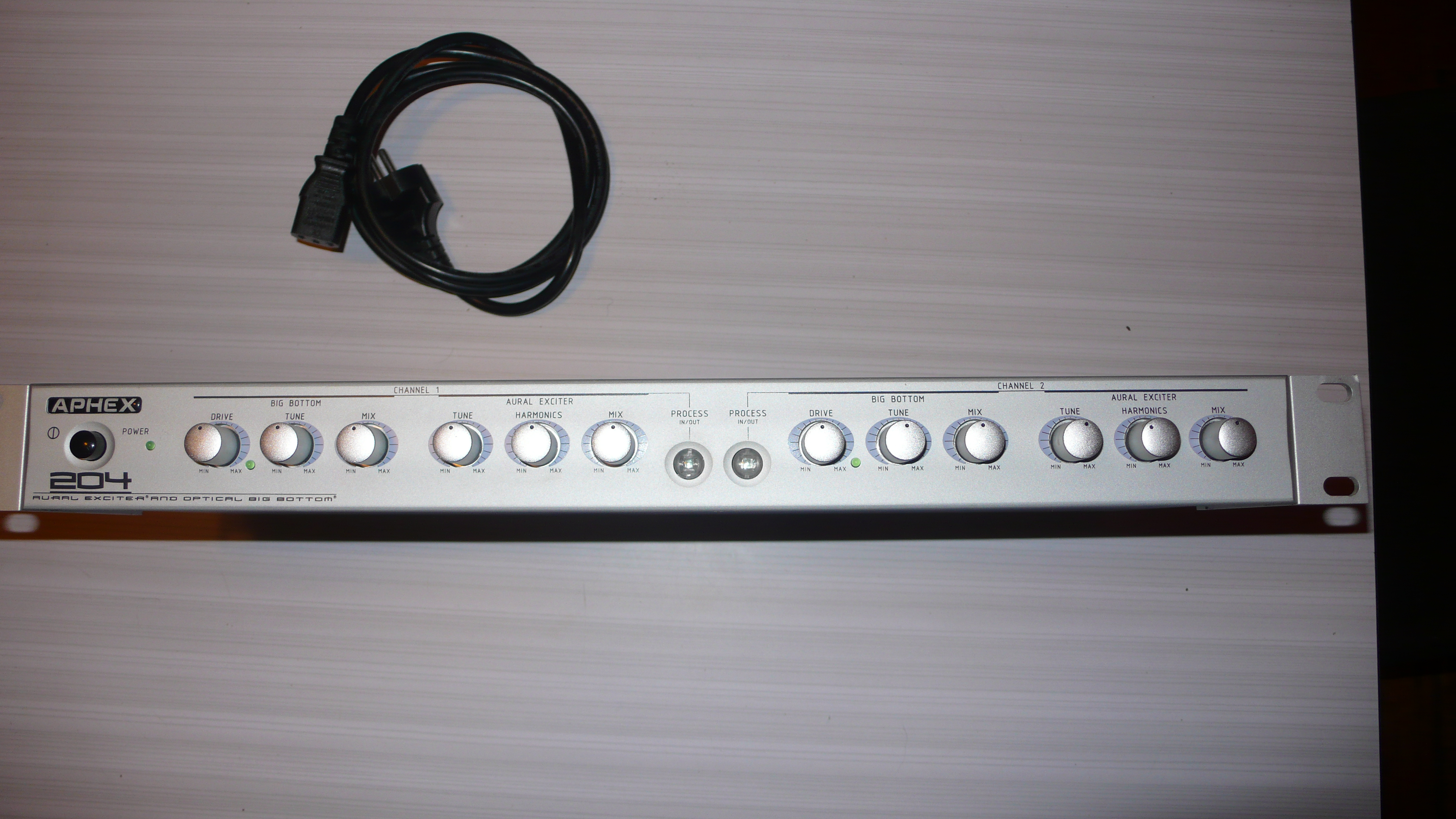 Photo Aphex 204 Aural Exciter and Optical Big Bottom Aphex 204 Aural