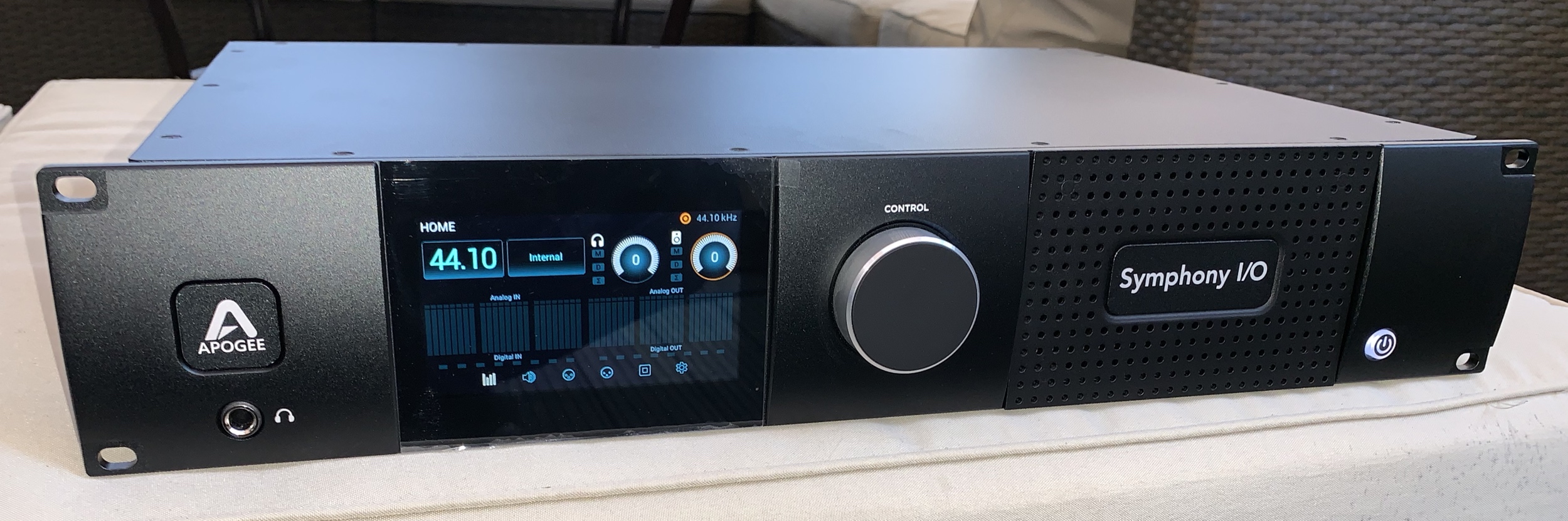 Vends Apogee Symphony I O Mk II 24 X 24 neuf Ile de France vends-apogee-symphony-i-o-mk-ii-24-x-24-neuf-ile-de-france