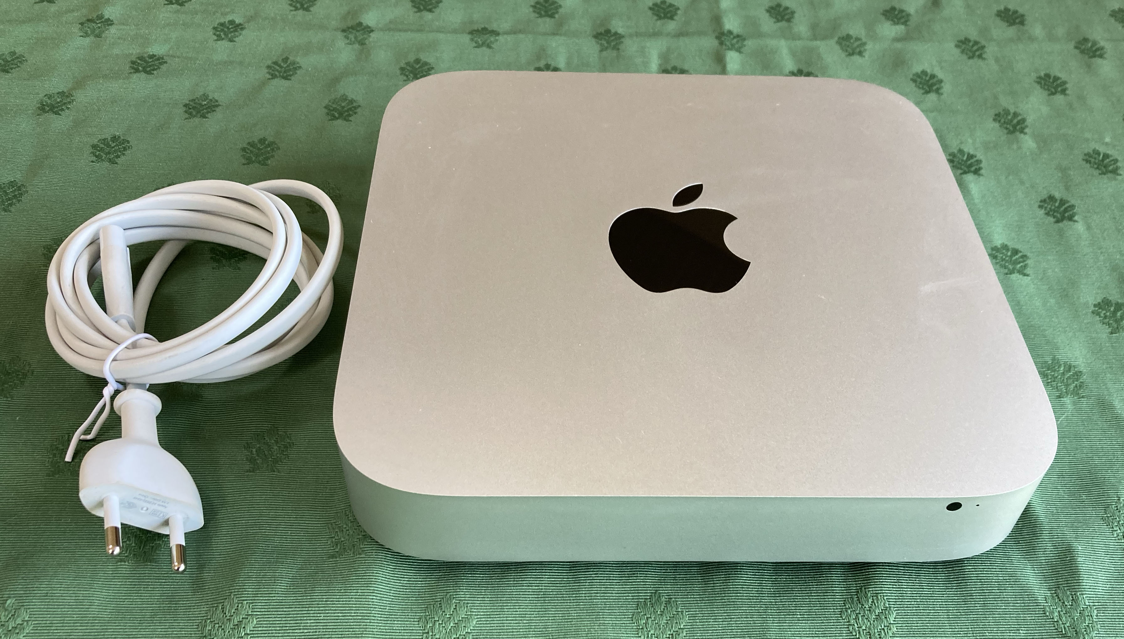 Apple Mac mini Late 2012 - デスクトップパソコン