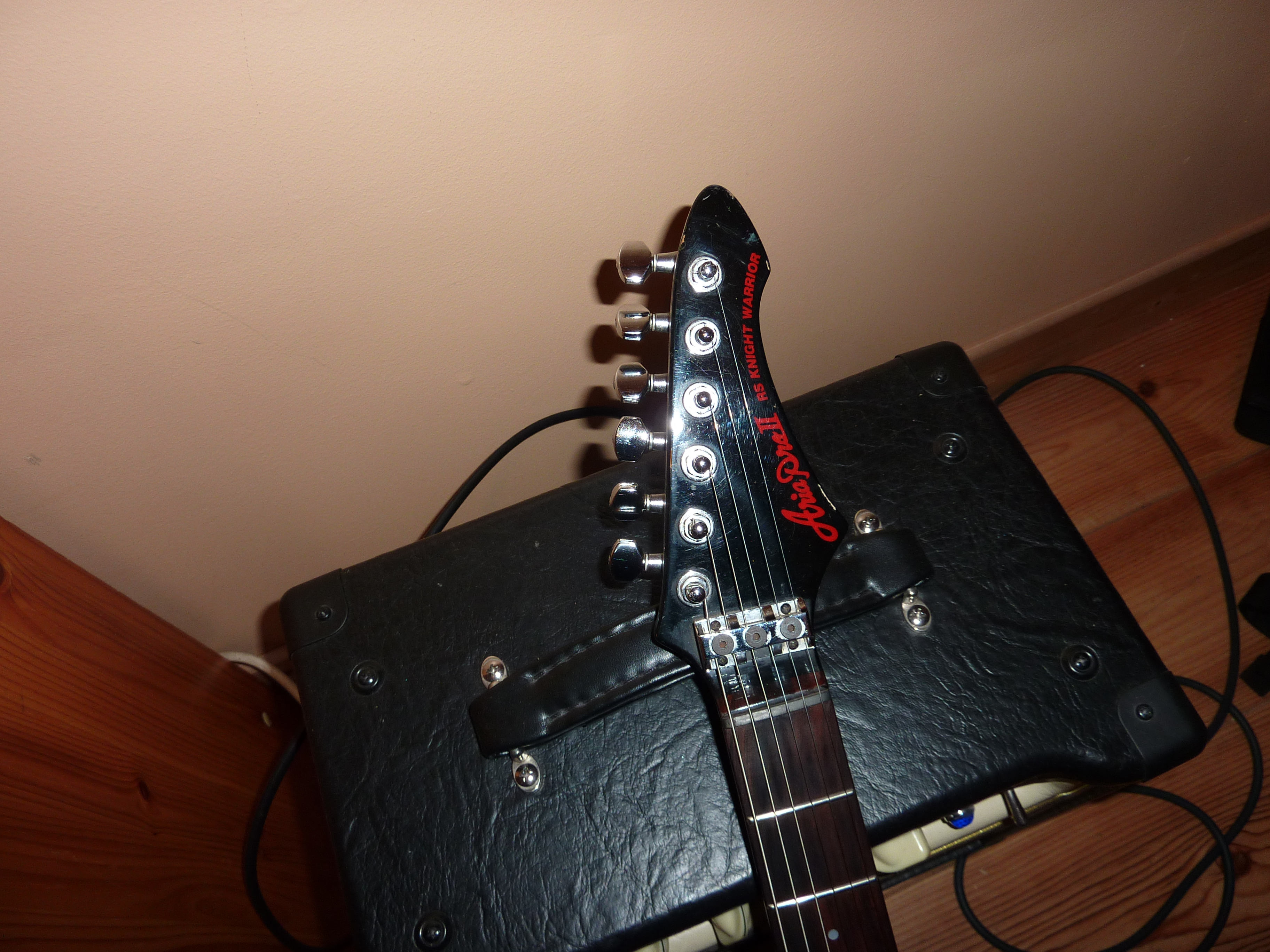 PRO II RS KNIGHT WARRIOR Aria Pro II RS Knight Warrior Audiofanzine