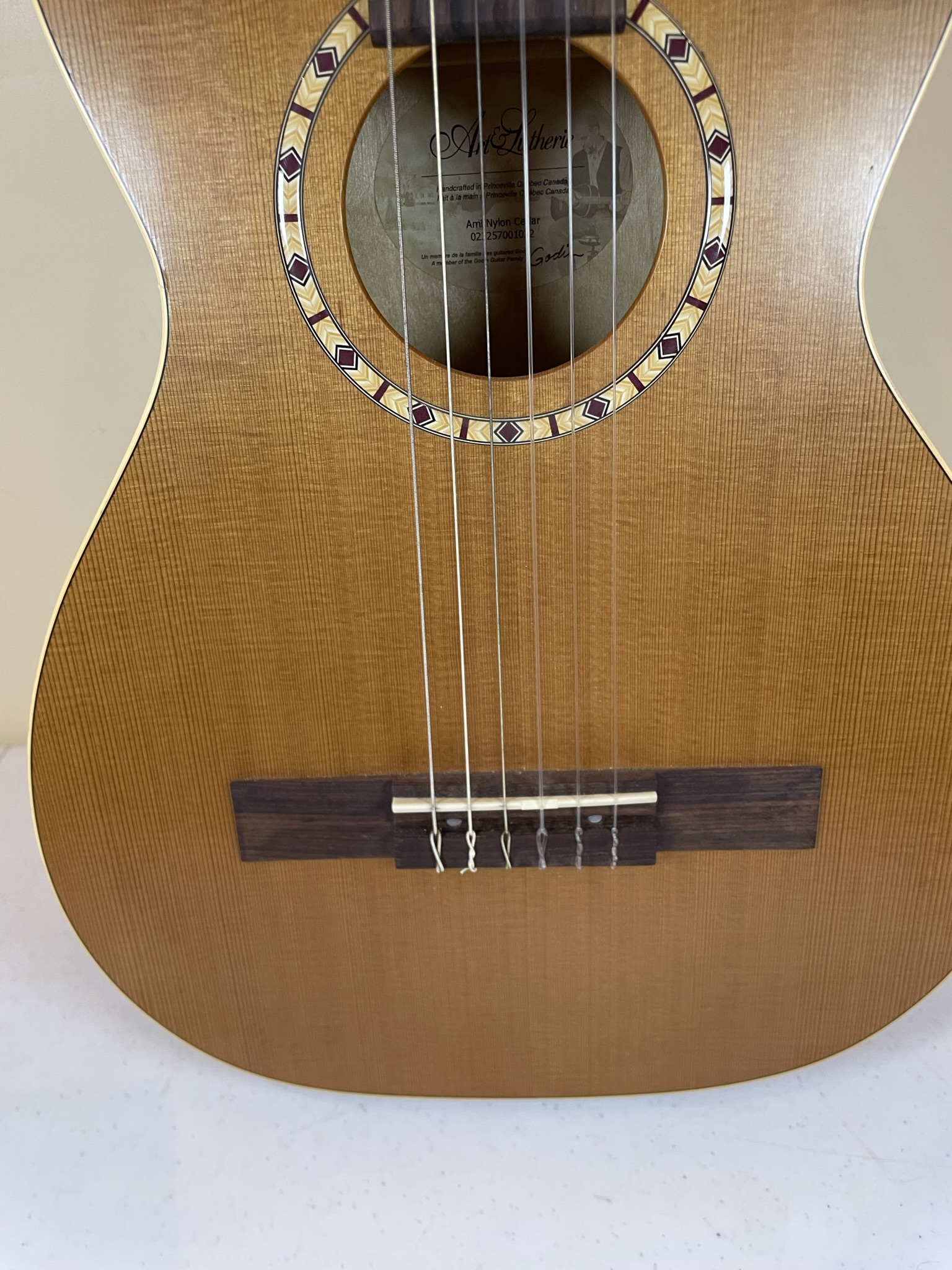 Ami Nylon Cedar - Art & Lutherie Ami Nylon Cedar - Audiofanzine