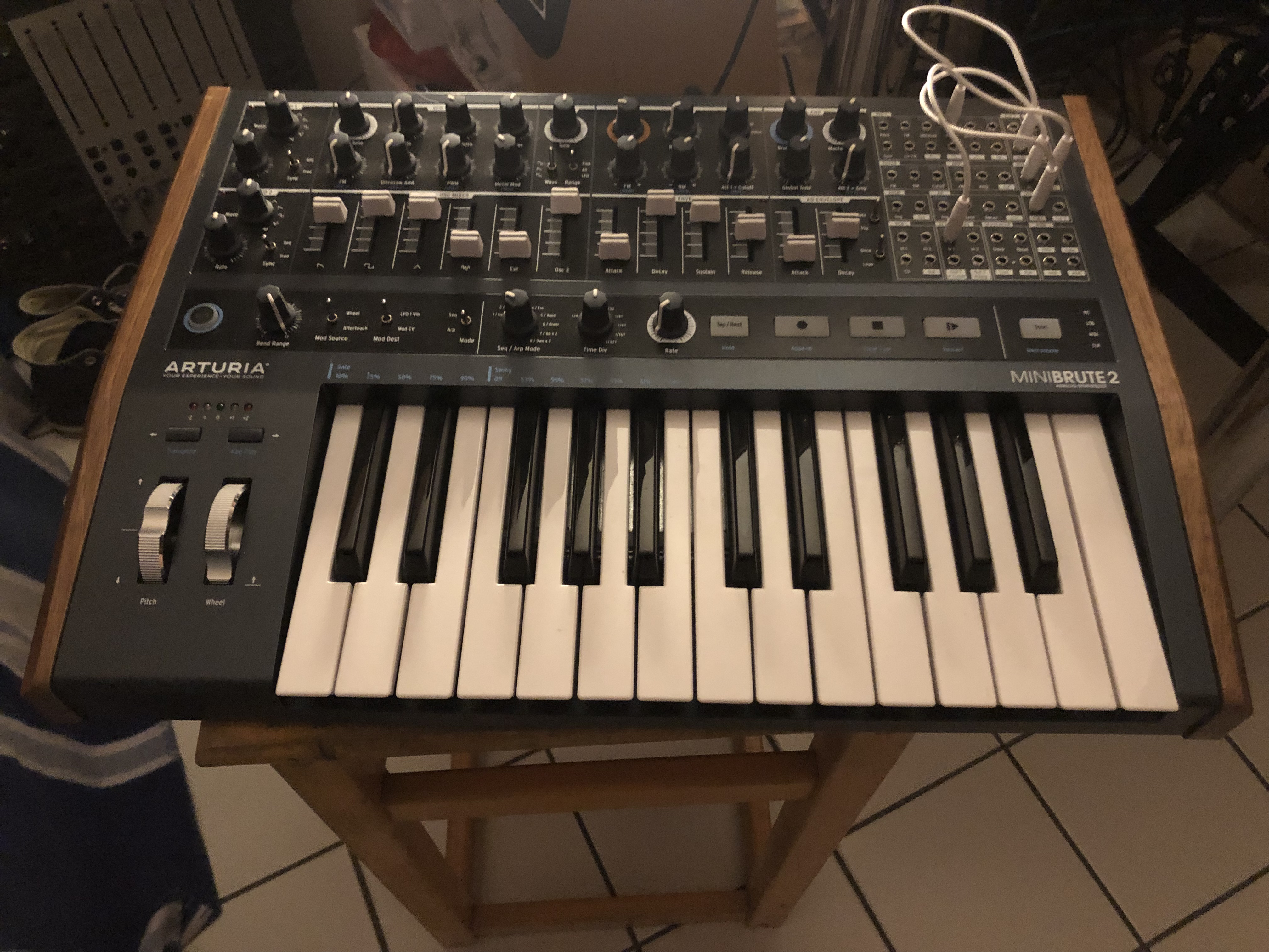 ほぼ新品】Arturia minibrute2 アナログシンセサイザー 楽器/器材 鍵盤