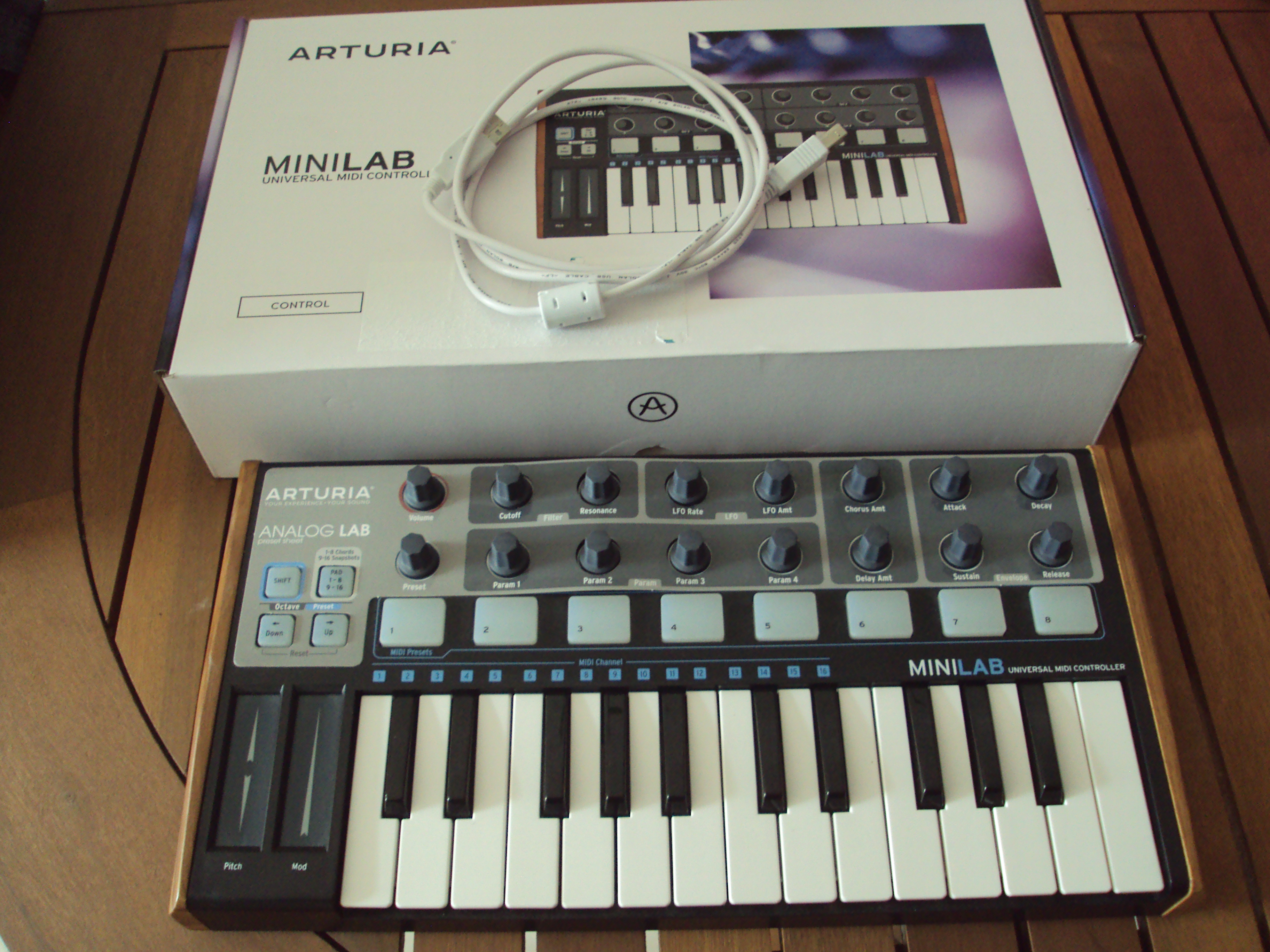 Minilab 3. Arturia minilab k2. Arturia minilab MKII коробка. Minilab MKII Arturia mk3. Arturia minilab 3 черная.