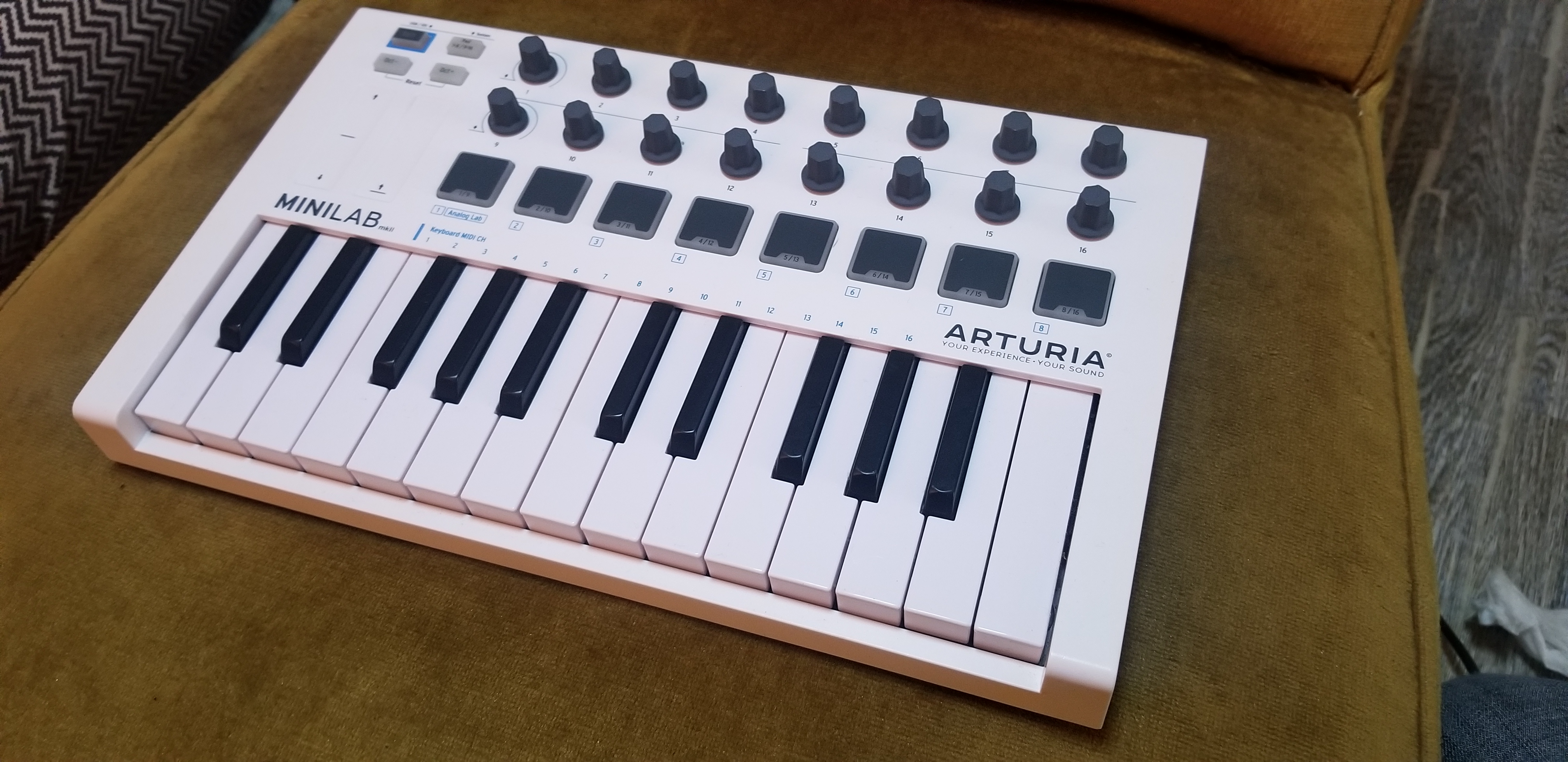 Arturia minilab 3 alpine white. Arturia minilab 3 Black Edition. Arturia minilab 3. Arturia minilab 3 инструкция.