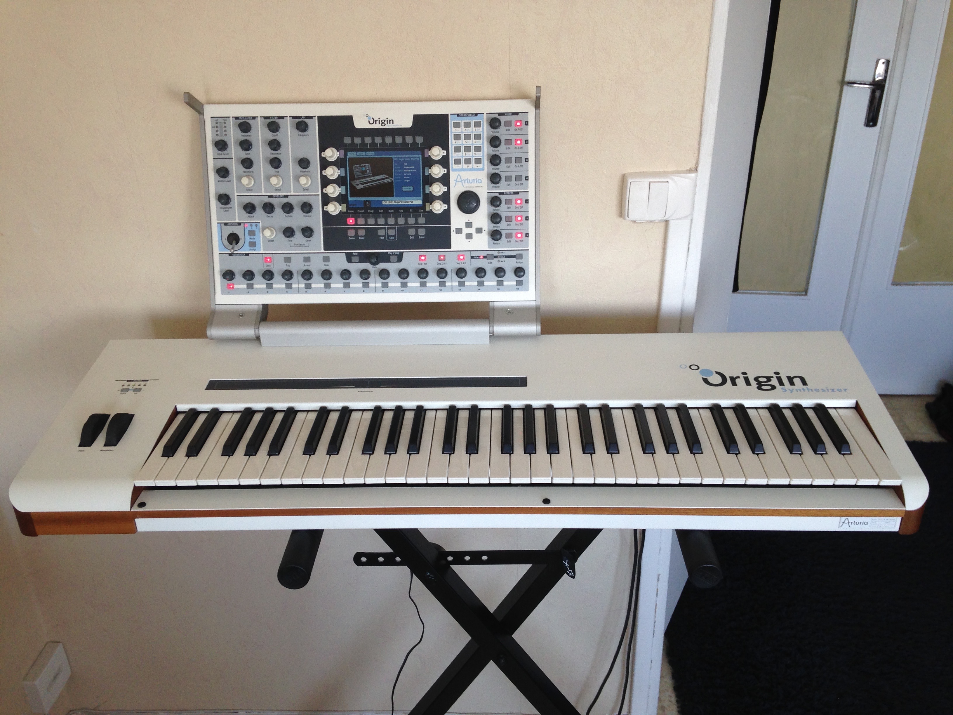 arturia-origin-keyboard-2369852.jpg