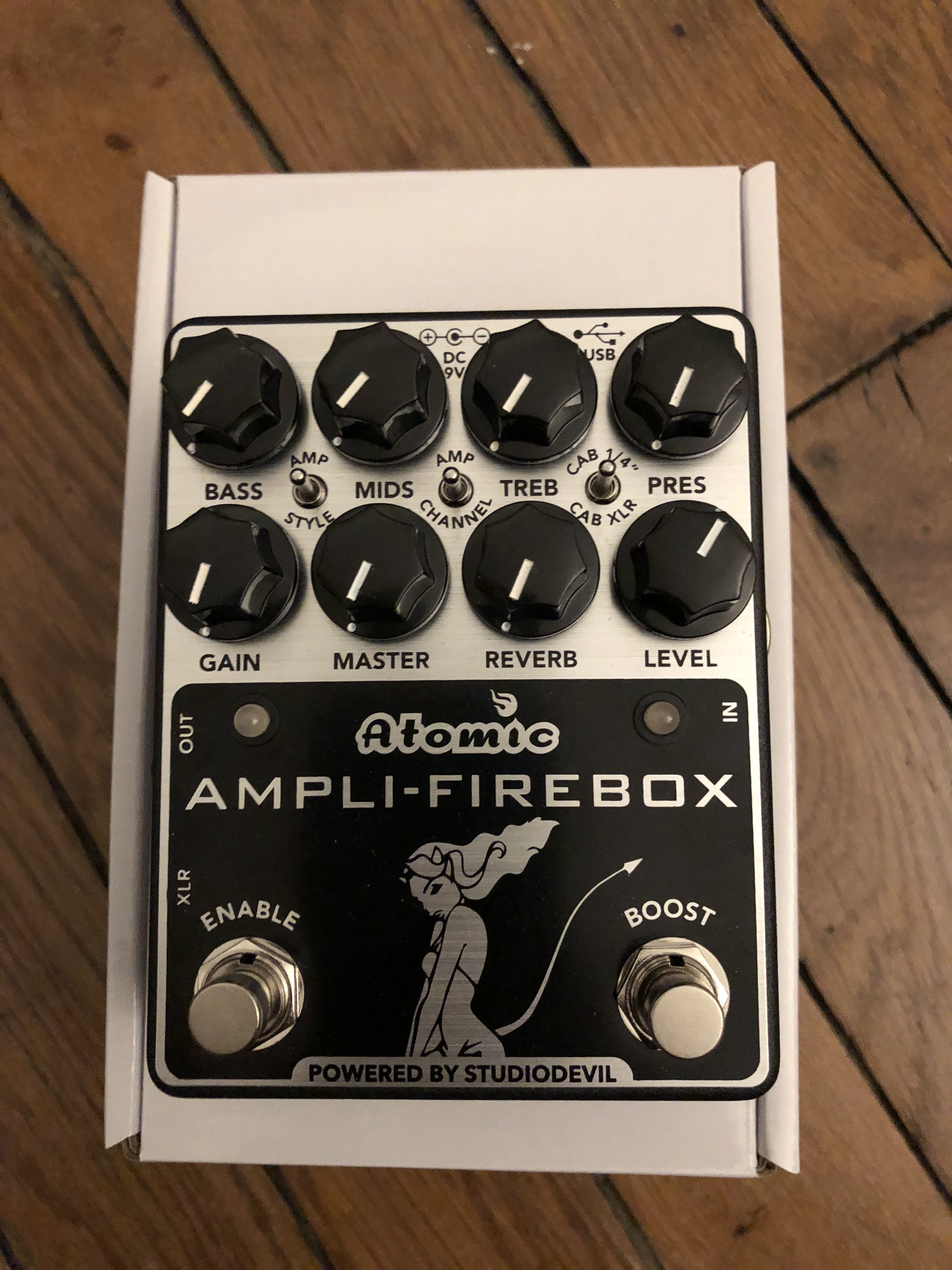 AMPLIFIREBOX Atomic Amps AmpliFirebox Audiofanzine