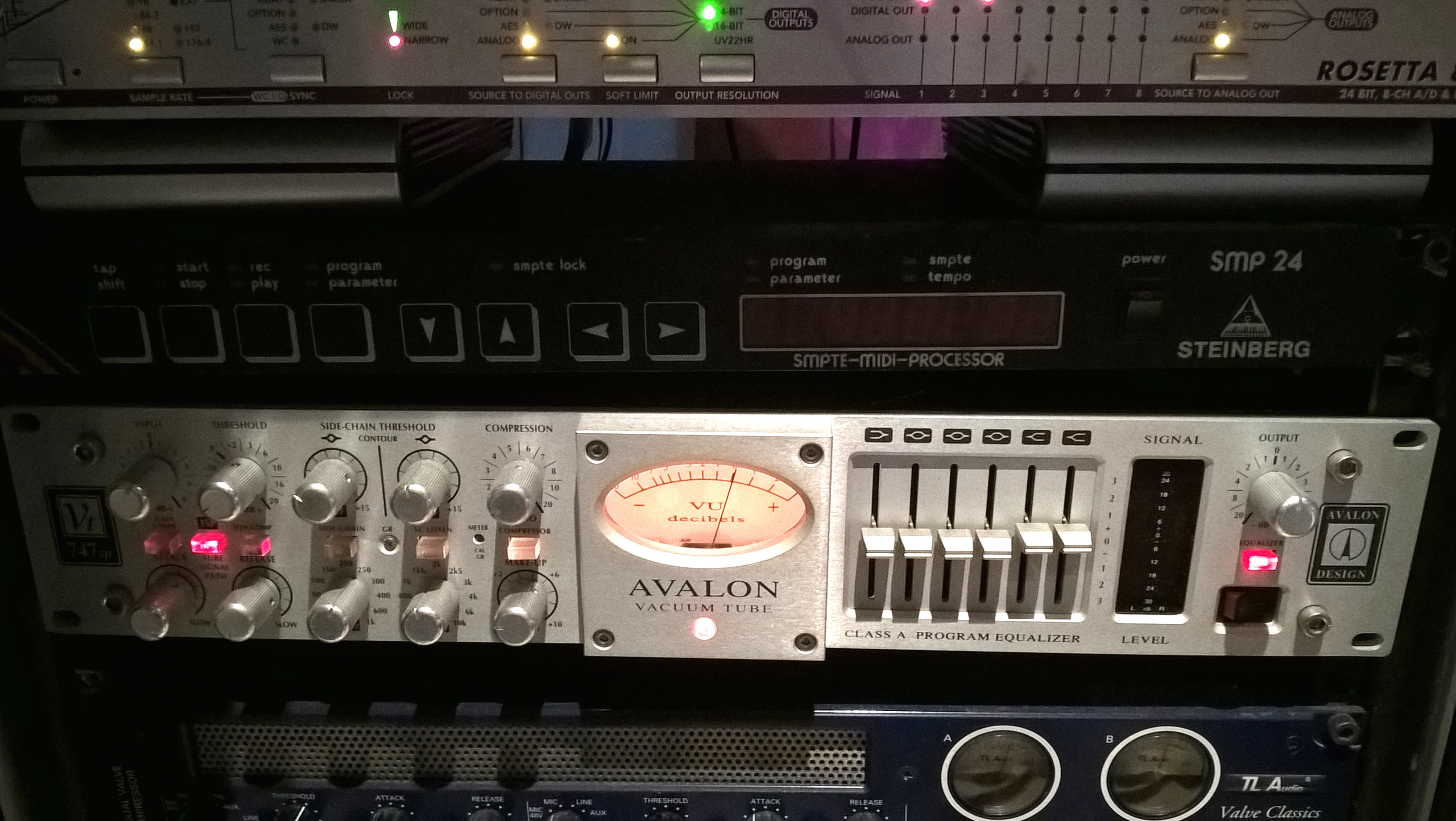 AVALON 747SP COMP EQ SATURATION TUBES OU TRANSISTORS PARFAIT ETAT