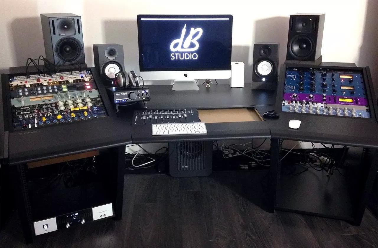 Avid Artist Mix v2 image (1079745) Audiofanzine