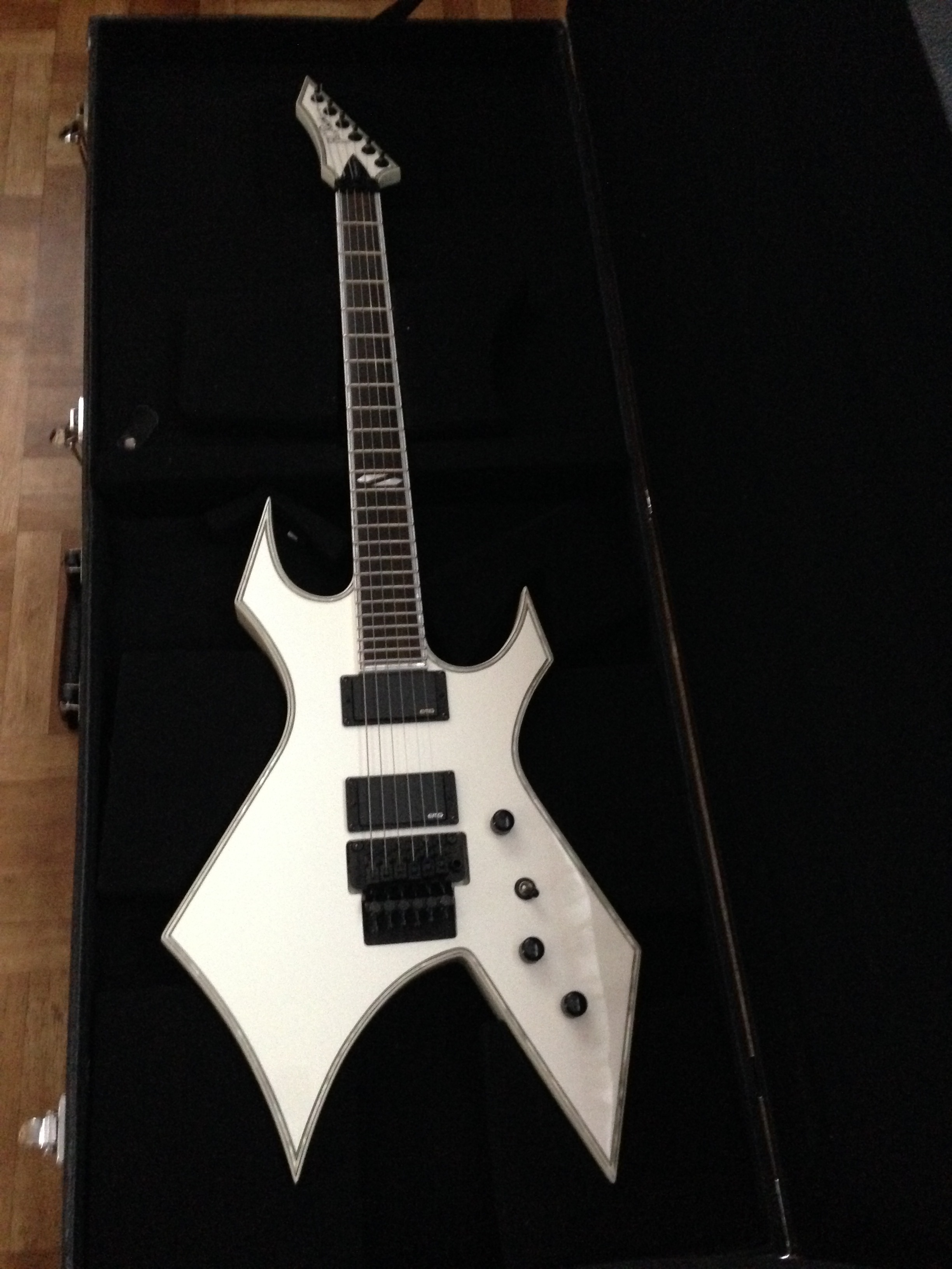 B.C. Rich Warlock NJ Deluxe - Onyx Image (#1573116) - Audiofanzine