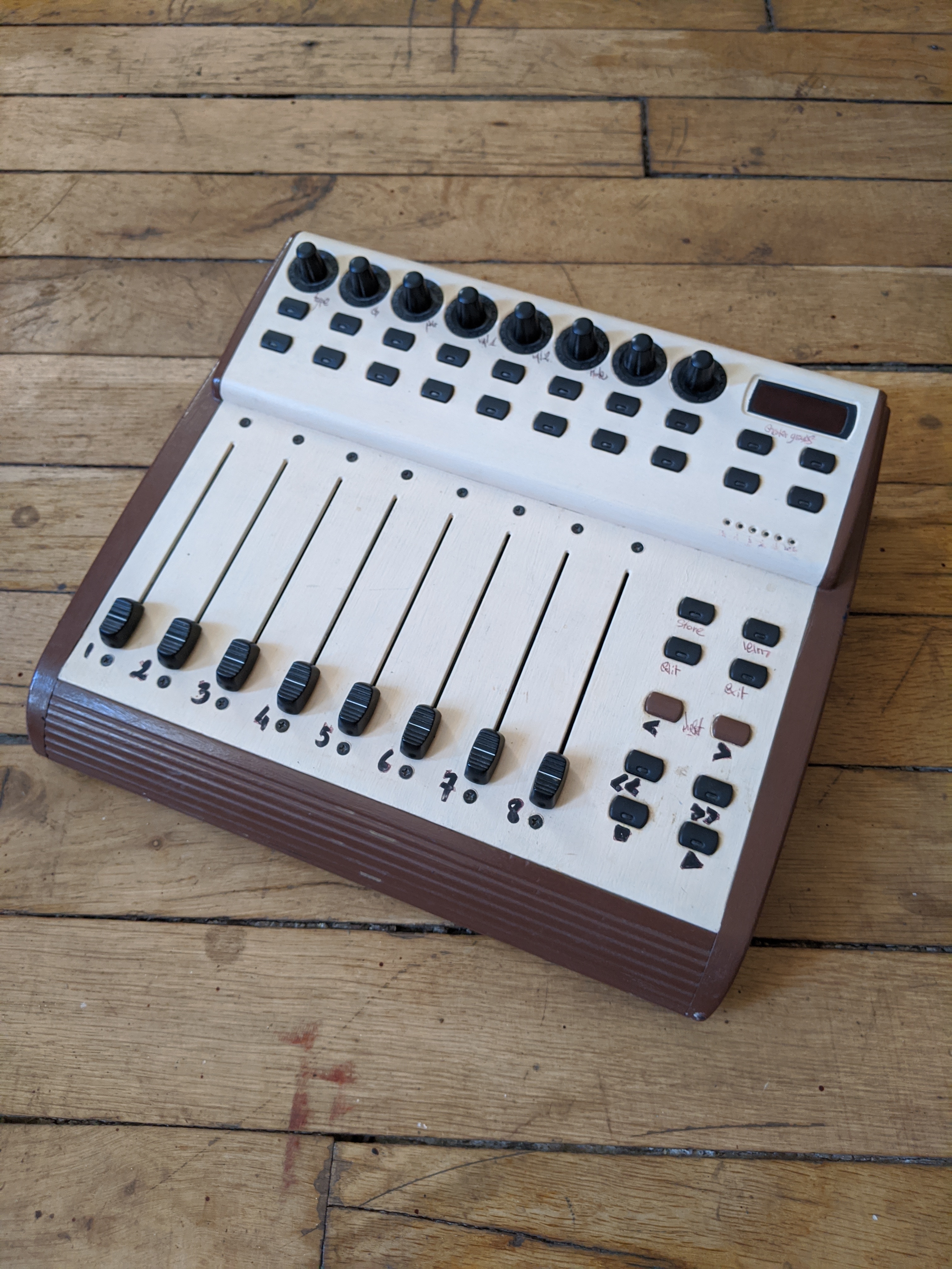 B-Control Fader BCF2000 - Behringer B-Control Fader BCF2000 - Audiofanzine