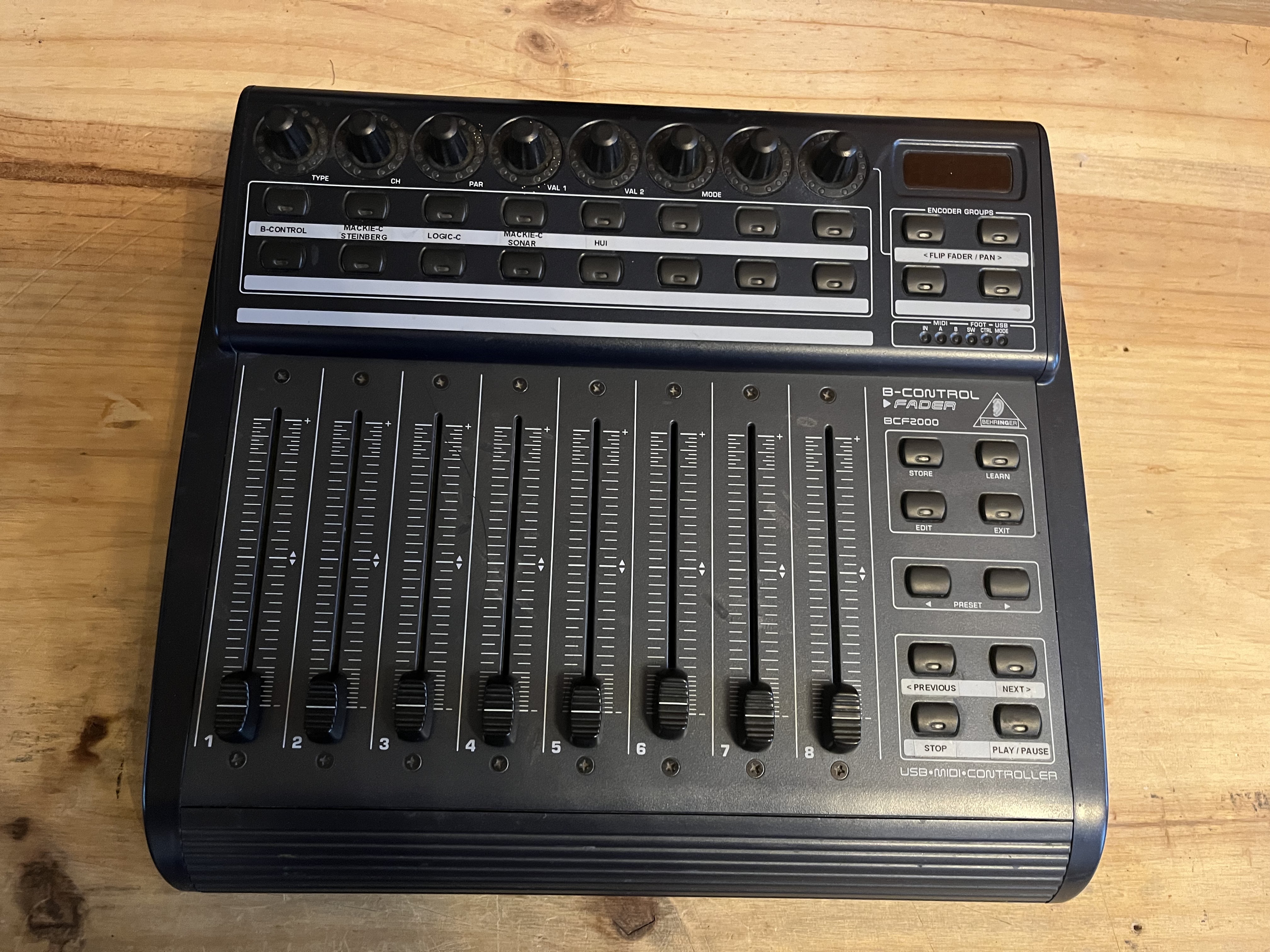 美品】BEHRINGER BCF2000 MIDI フィジカルコントローラー B-CONTROL FADER 廃盤 - 楽器、器材