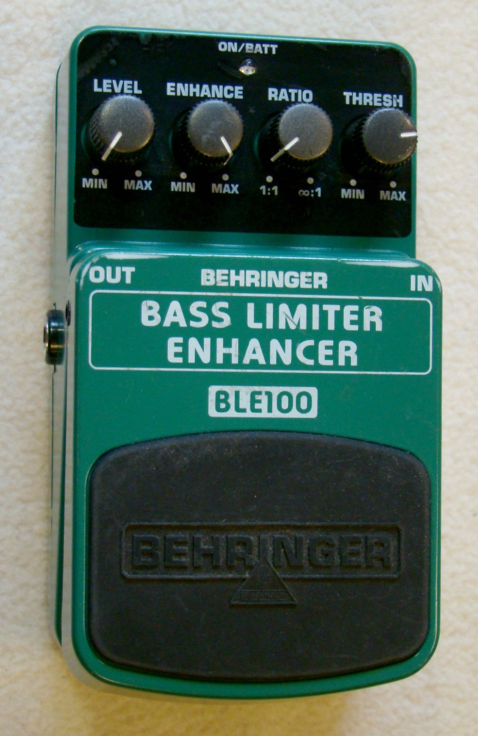 Bass Limiter Enhancer BLE100 Behringer Audiofanzine