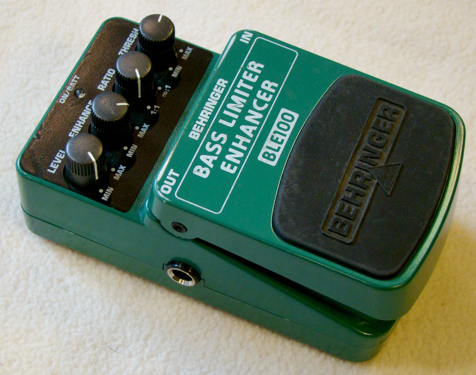 Bass Limiter Enhancer BLE100 Behringer Audiofanzine