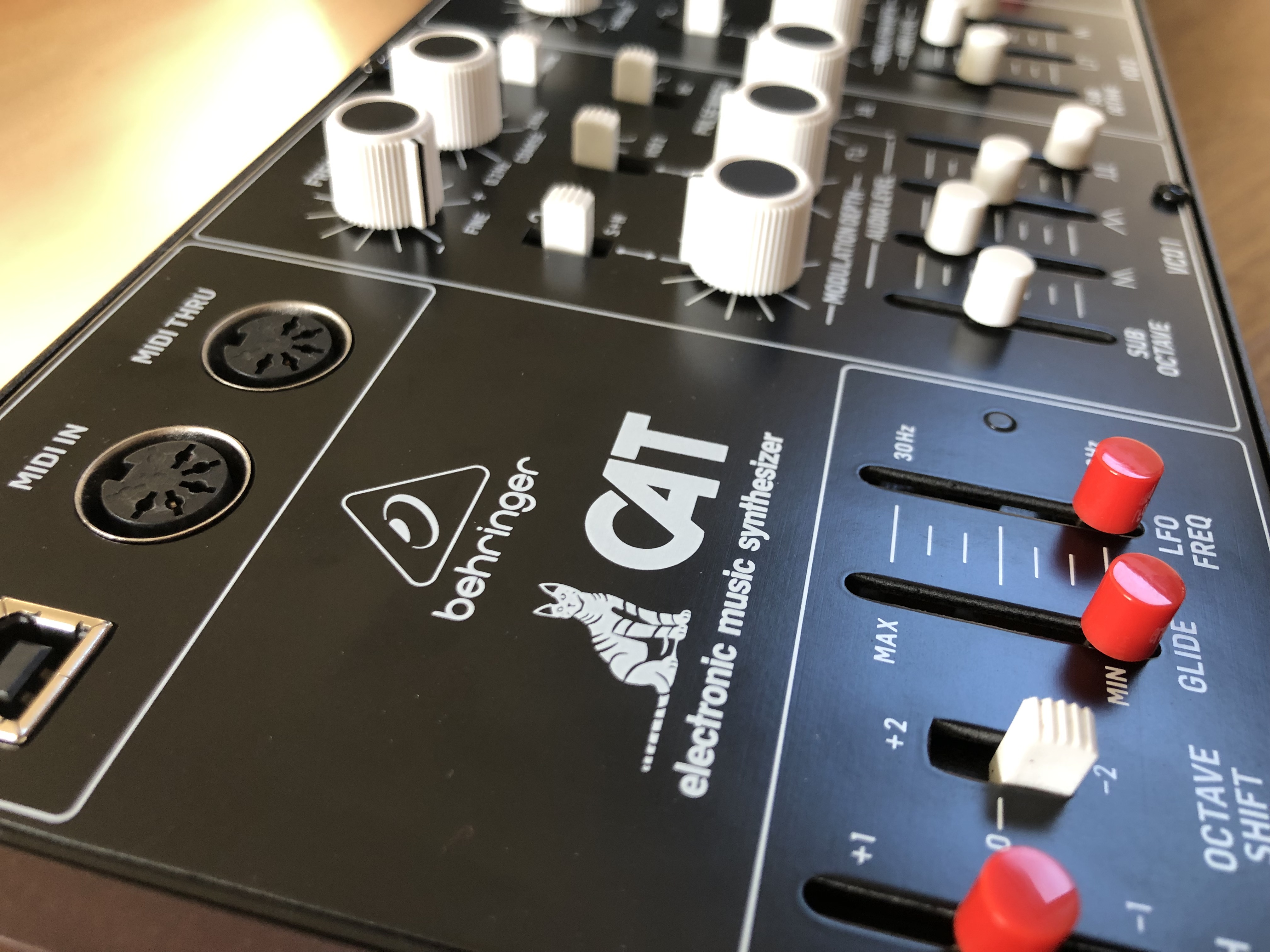 CAT Synthesizer - Behringer CAT Synthesizer - Audiofanzine