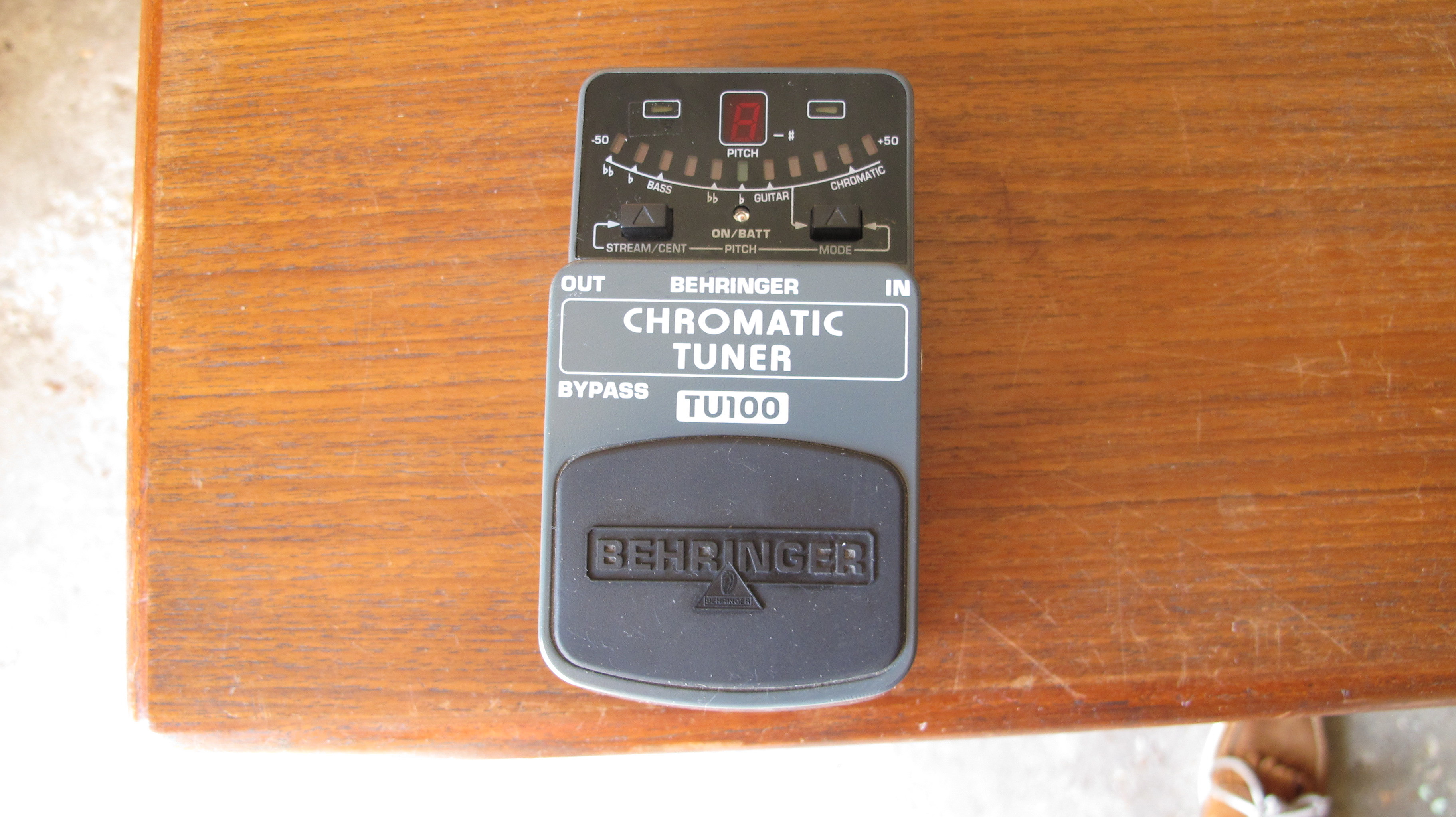 Chromatic guitar tuner