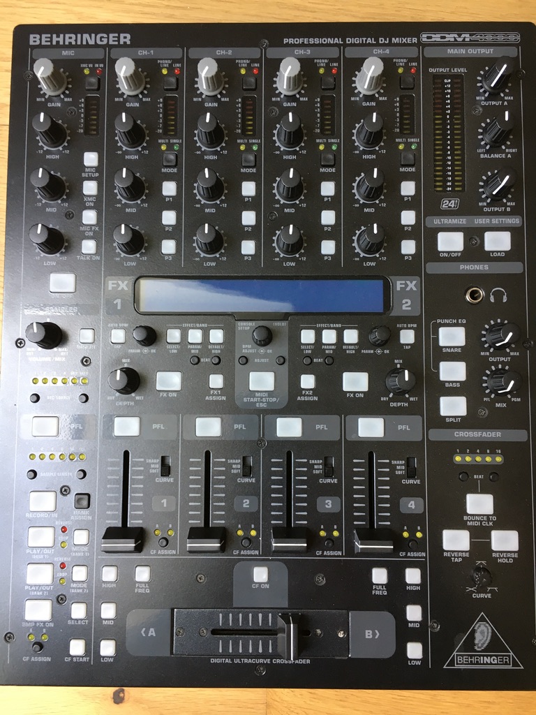 DDM4000 Behringer DDM4000 Audiofanzine