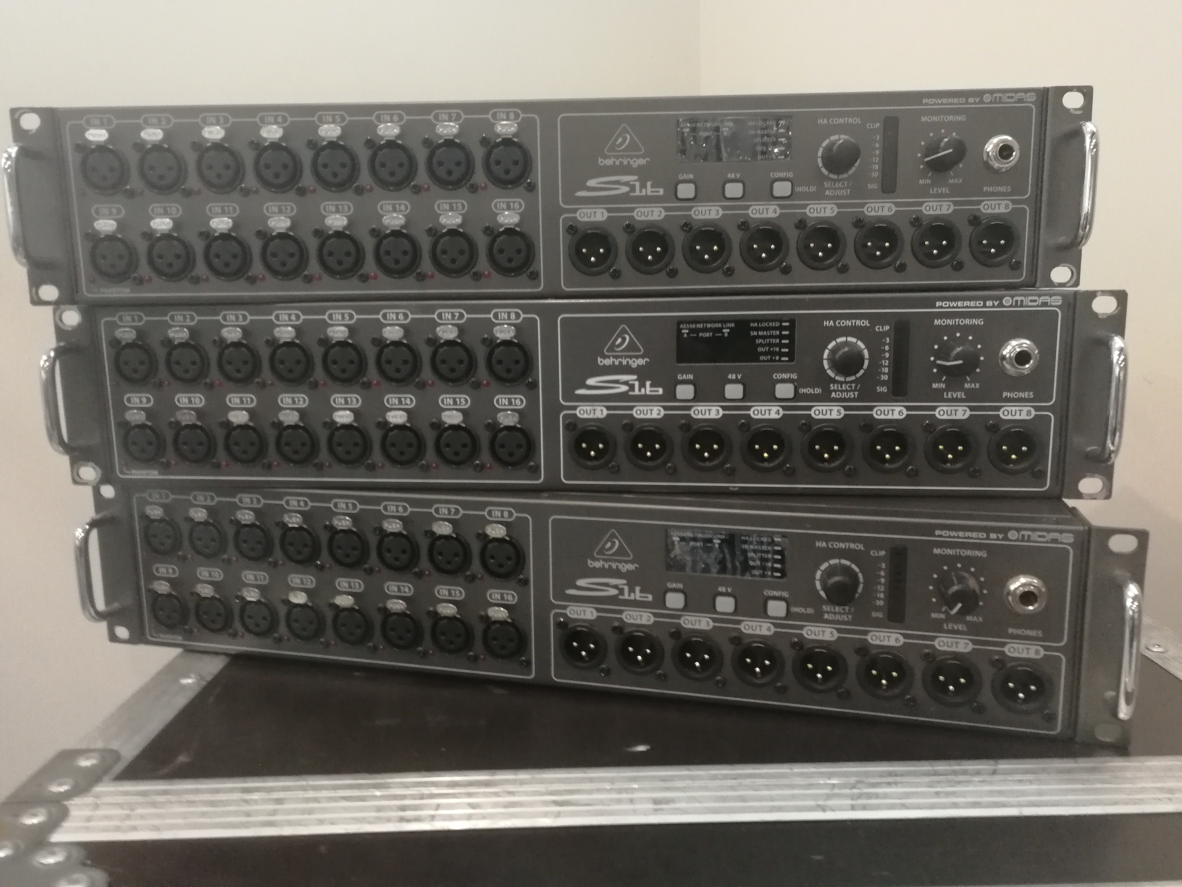 Digital Snake S16 Behringer Digital Snake S16 Audiofanzine