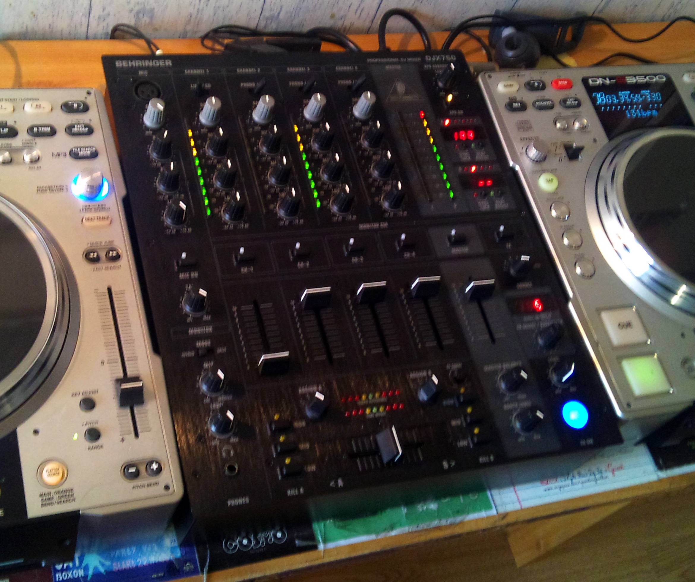 Photo Behringer DJX750 Behringer DJX750 Mixer (253600) Audiofanzine