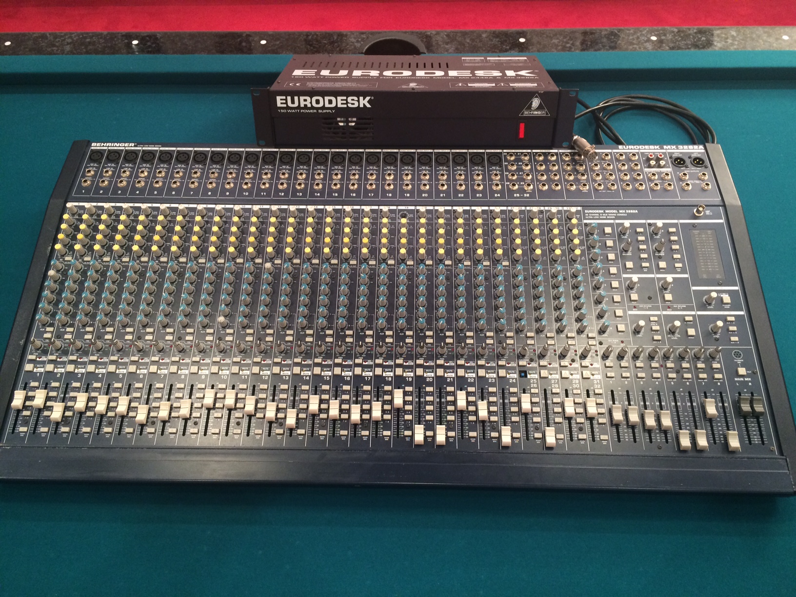 Behringer Eurodesk MX3282A image (1458032) Audiofanzine