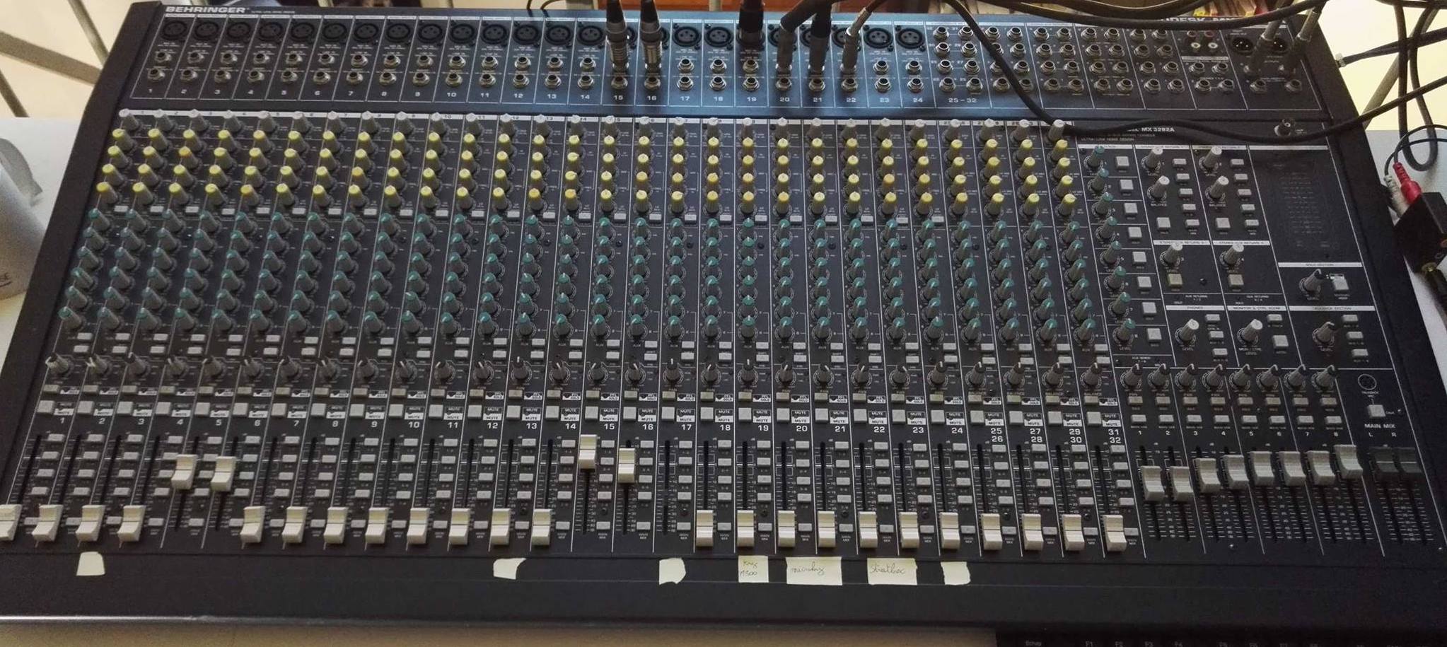 EURODESK MX3282A Behringer Eurodesk MX3282A Audiofanzine
