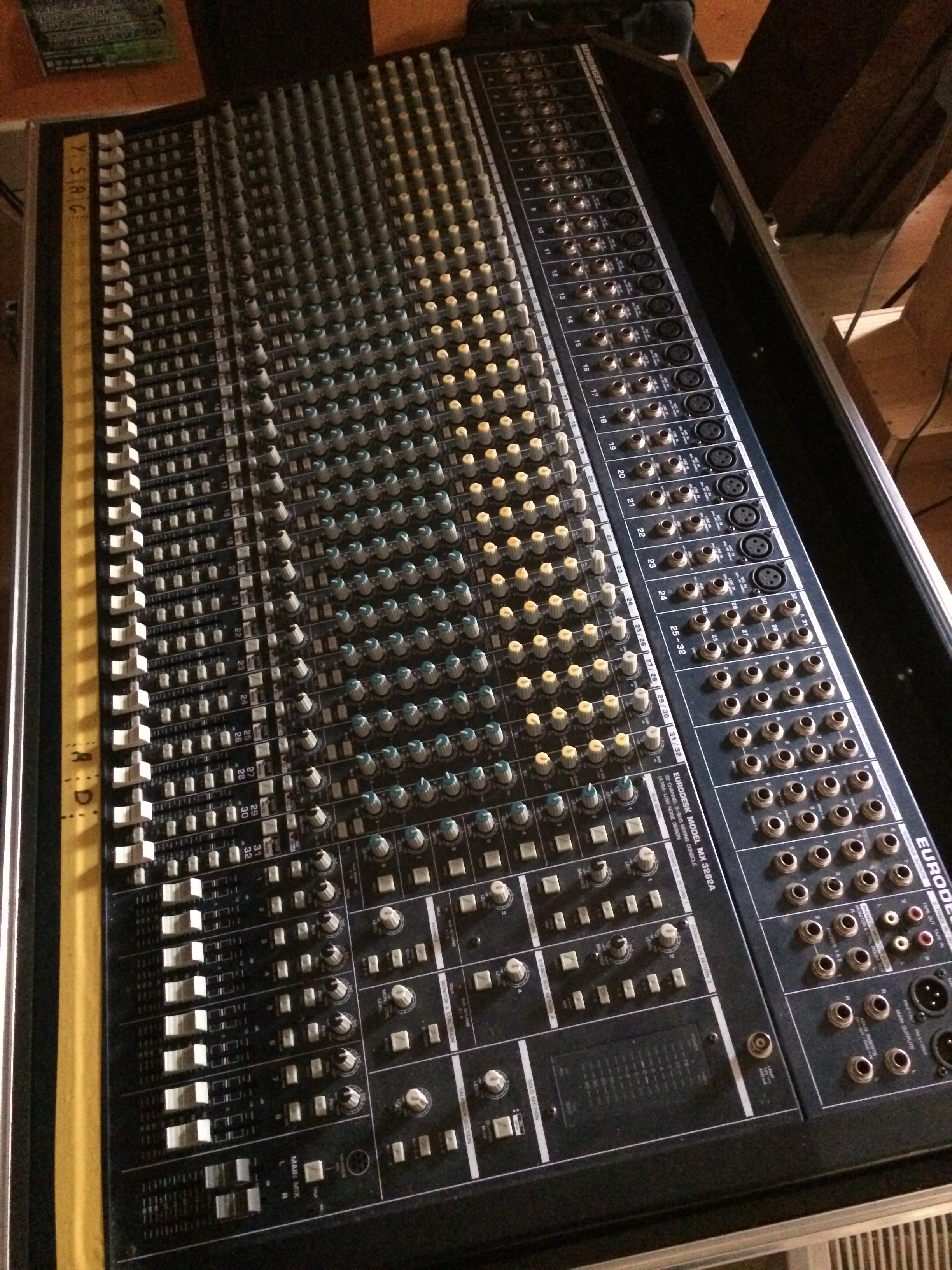 Behringer Eurodesk MX3282A image (844662) Audiofanzine