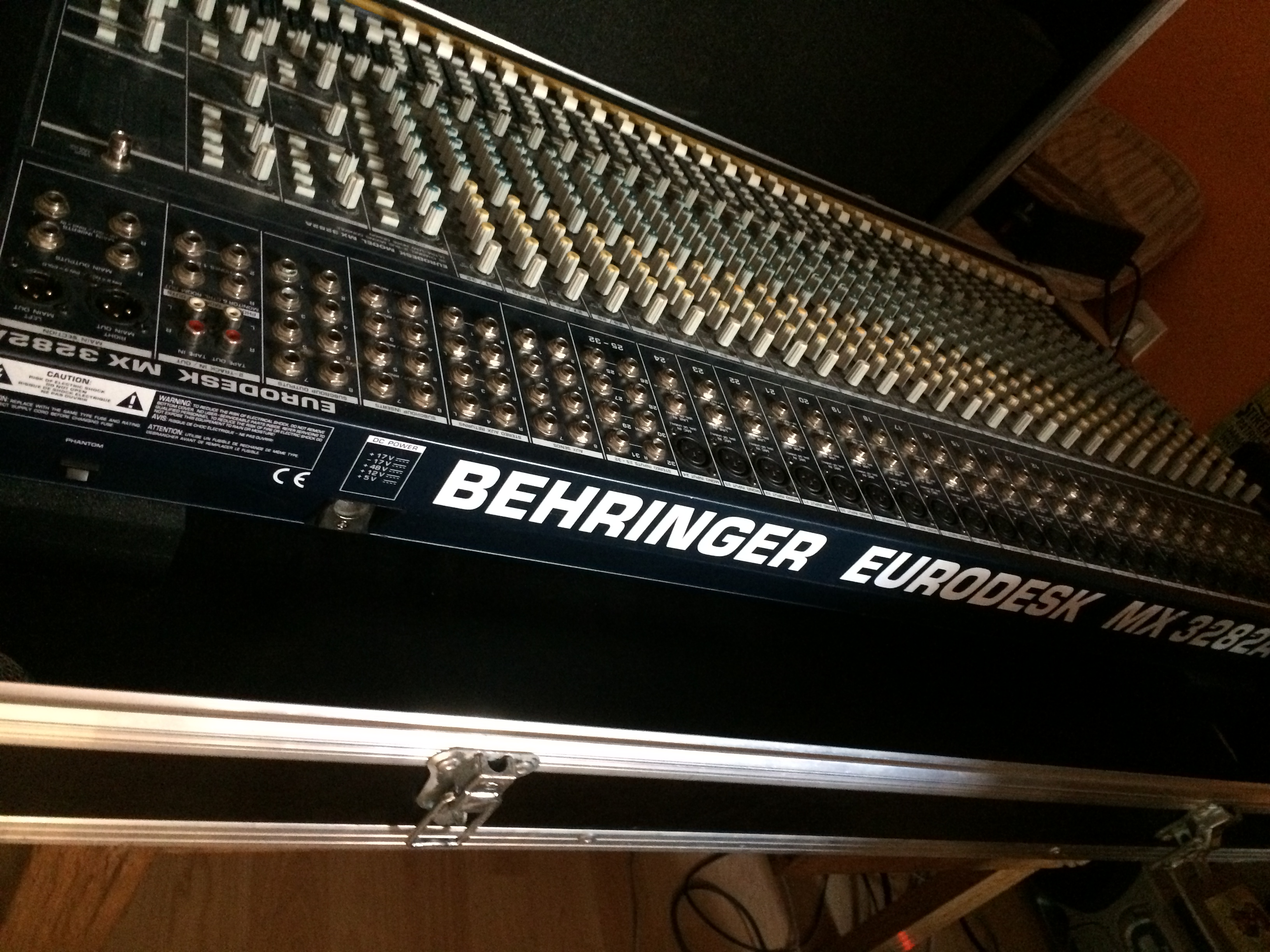 Photo Behringer Eurodesk MX3282A Behringer Eurodesk MX3282A (93511