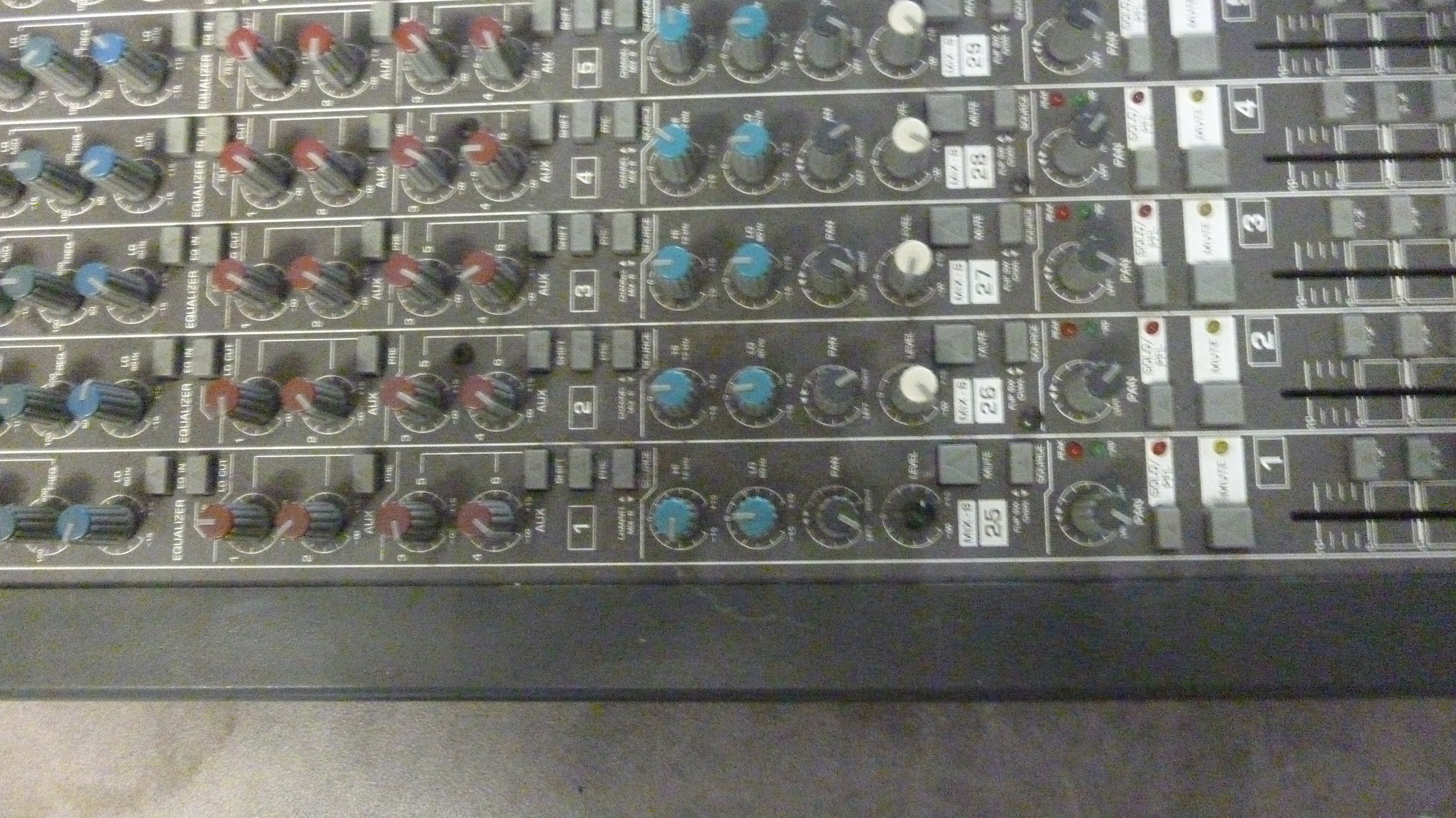 Behringer | Product | MX8000