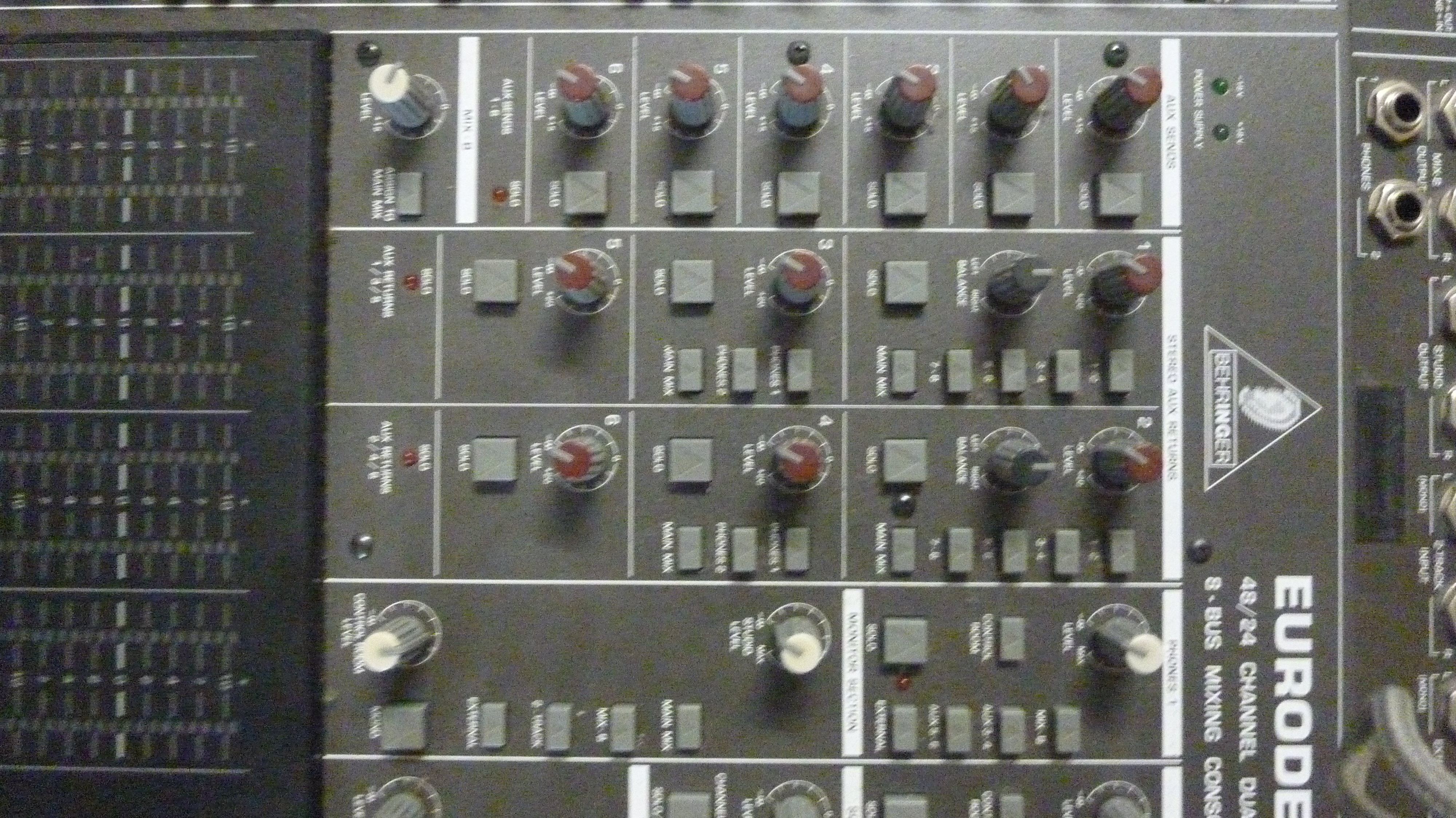 Eurodesk MX8000 - Behringer Eurodesk MX8000 - Audiofanzine