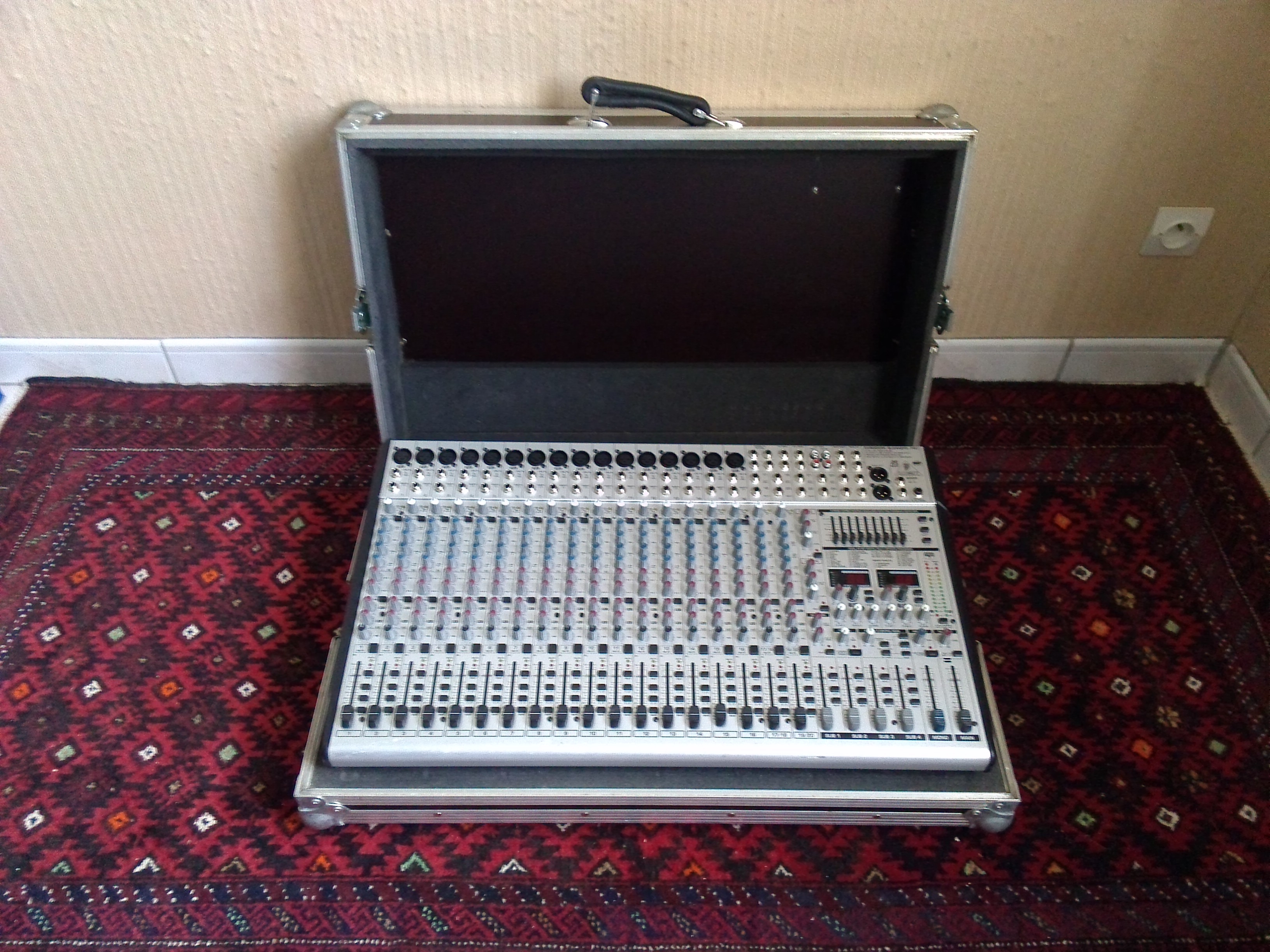 Behringer Eurodesk SL2442FX-PRO image (#1876714) - Audiofanzine