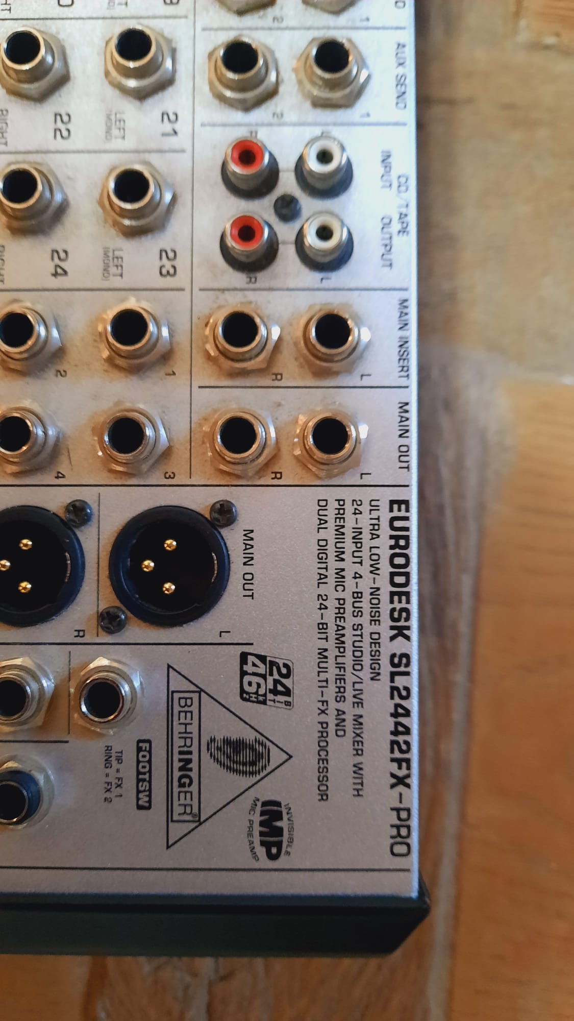 人気の新作 ジャンクBEHRINGER SL2442FX-PRO EURODESK ケース付 配信機器・PA機器・レコーディング機器