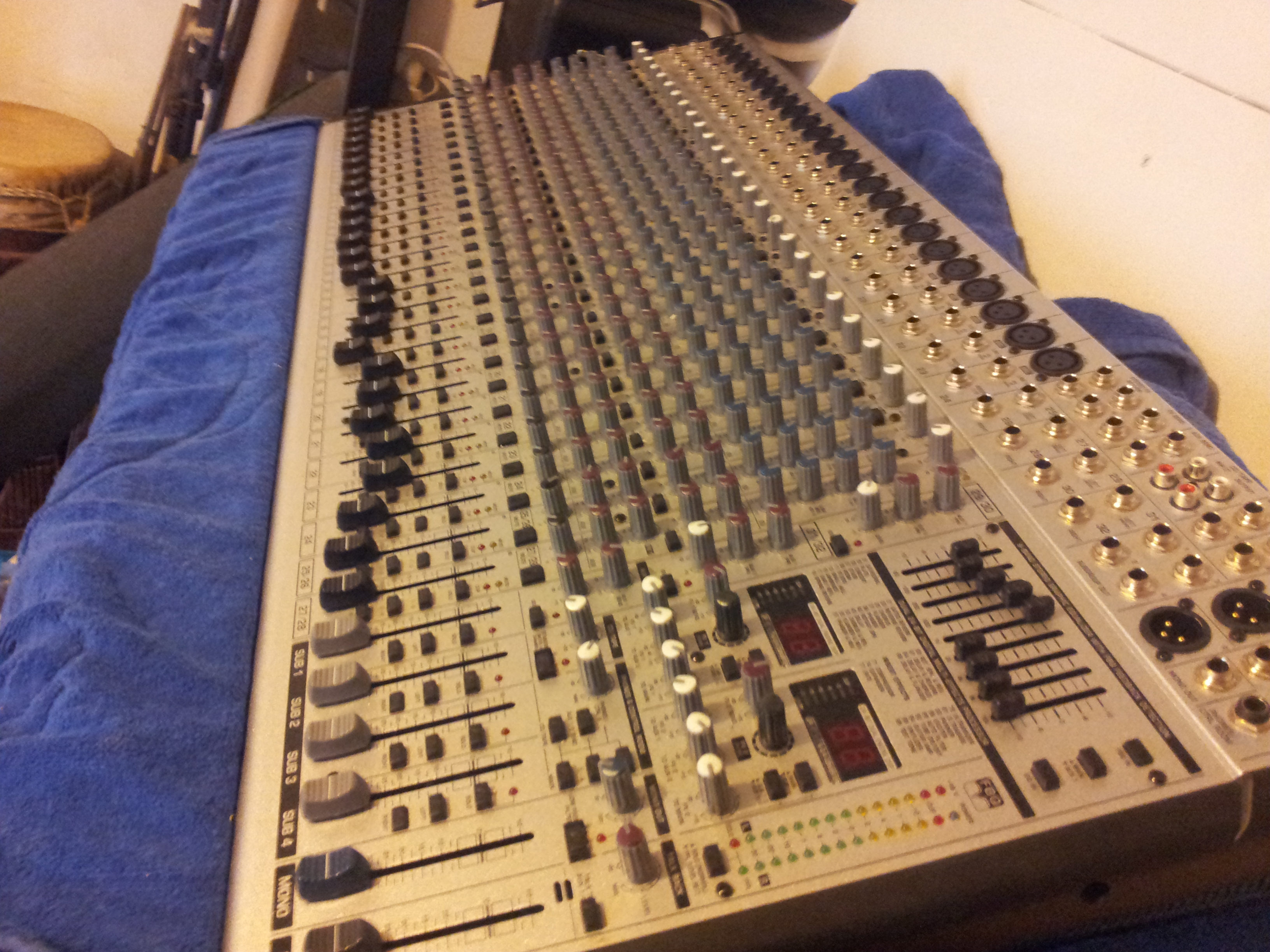 Behringer Eurodesk SL3242FXPRO image (920707) Audiofanzine