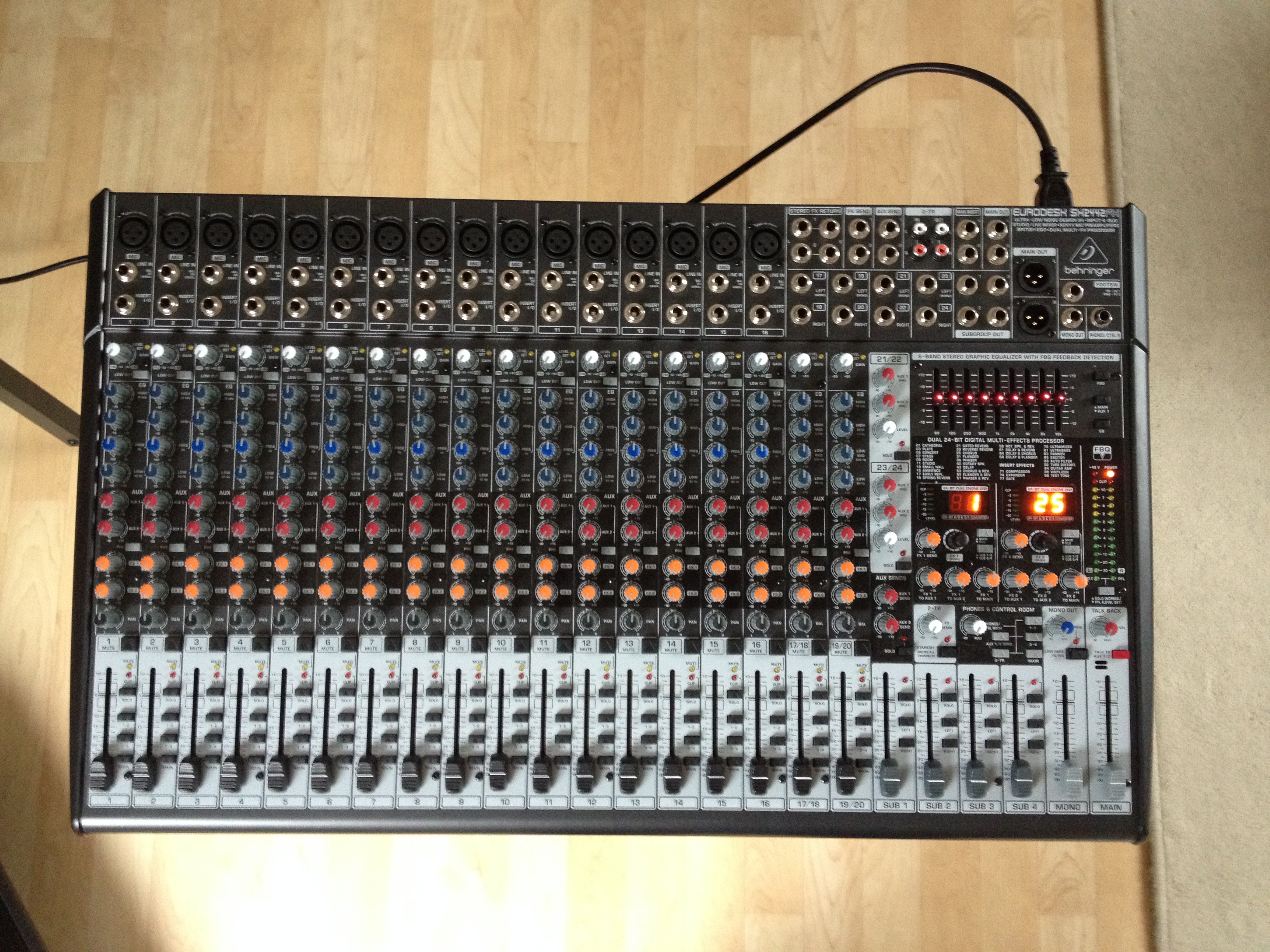 Photo Behringer Eurodesk SX2442FX : Behringer Eurodesk SX2442FX (59496 ...