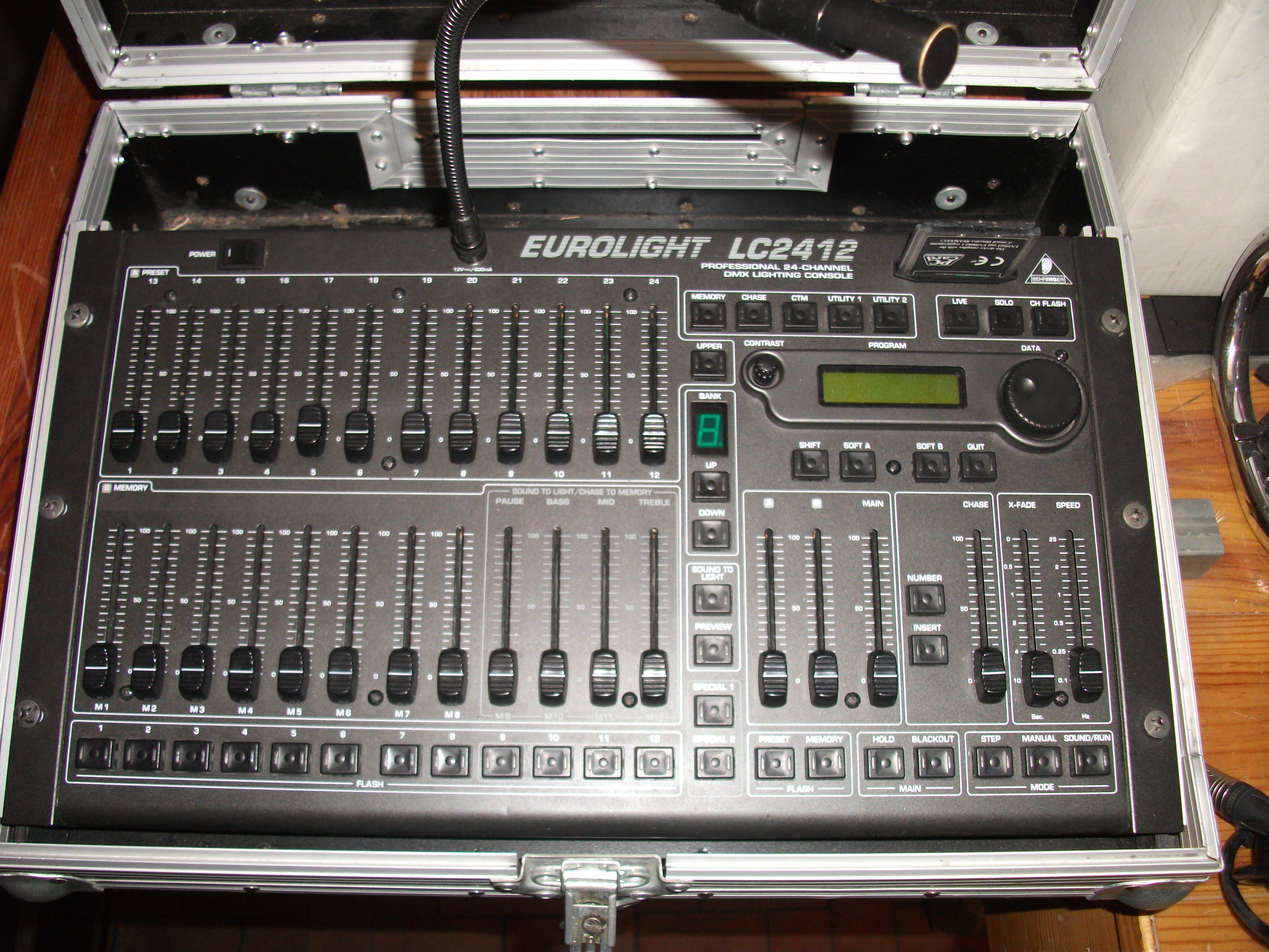 Photo Behringer Eurolight LC2412 Behringer [Eurolight Series] LC2412