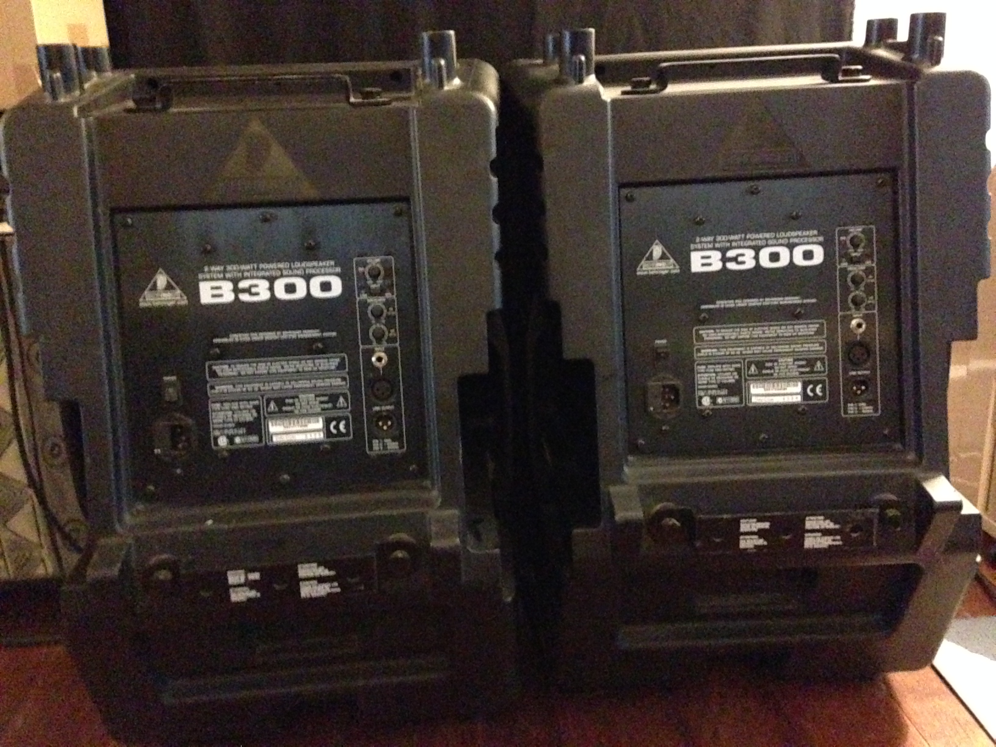 EUROLIVE B300 Behringer Eurolive B300 Audiofanzine