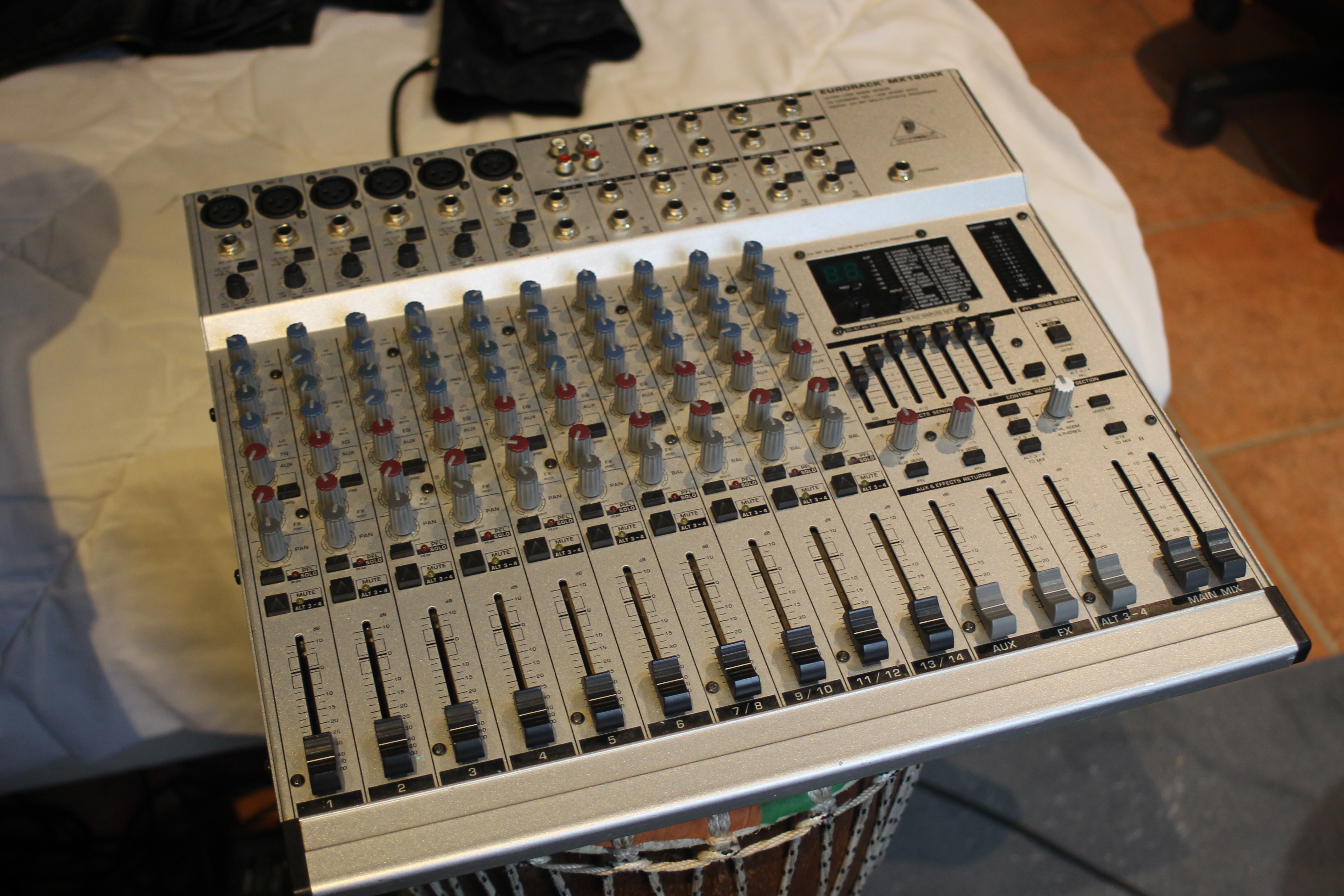 Behringer Eurorack MX1804X image (1573708) Audiofanzine