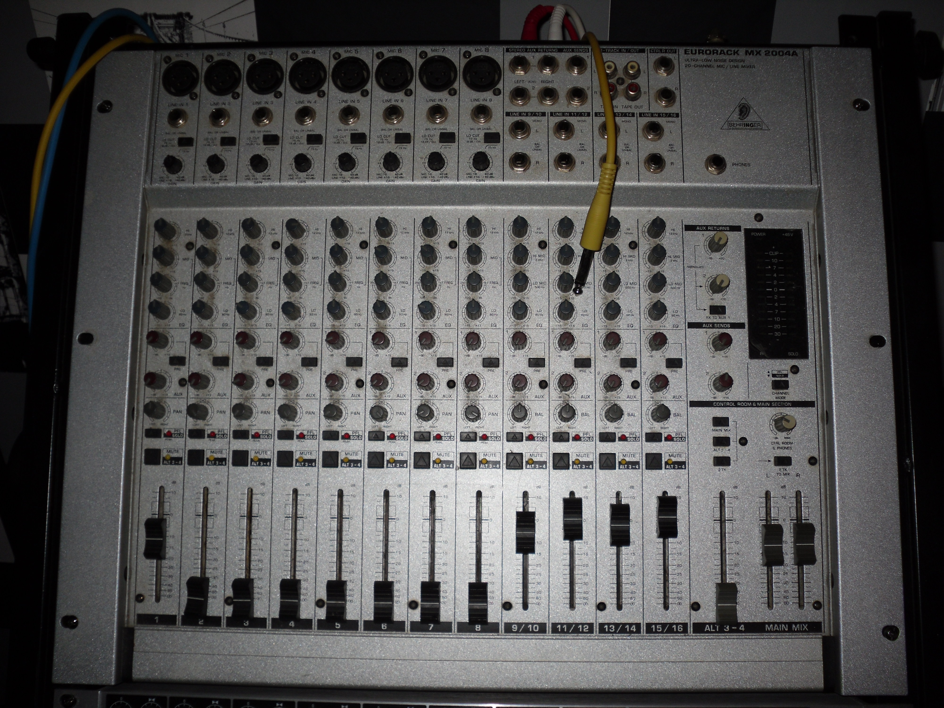 Behringer Eurorack MX2004A image (402082) Audiofanzine