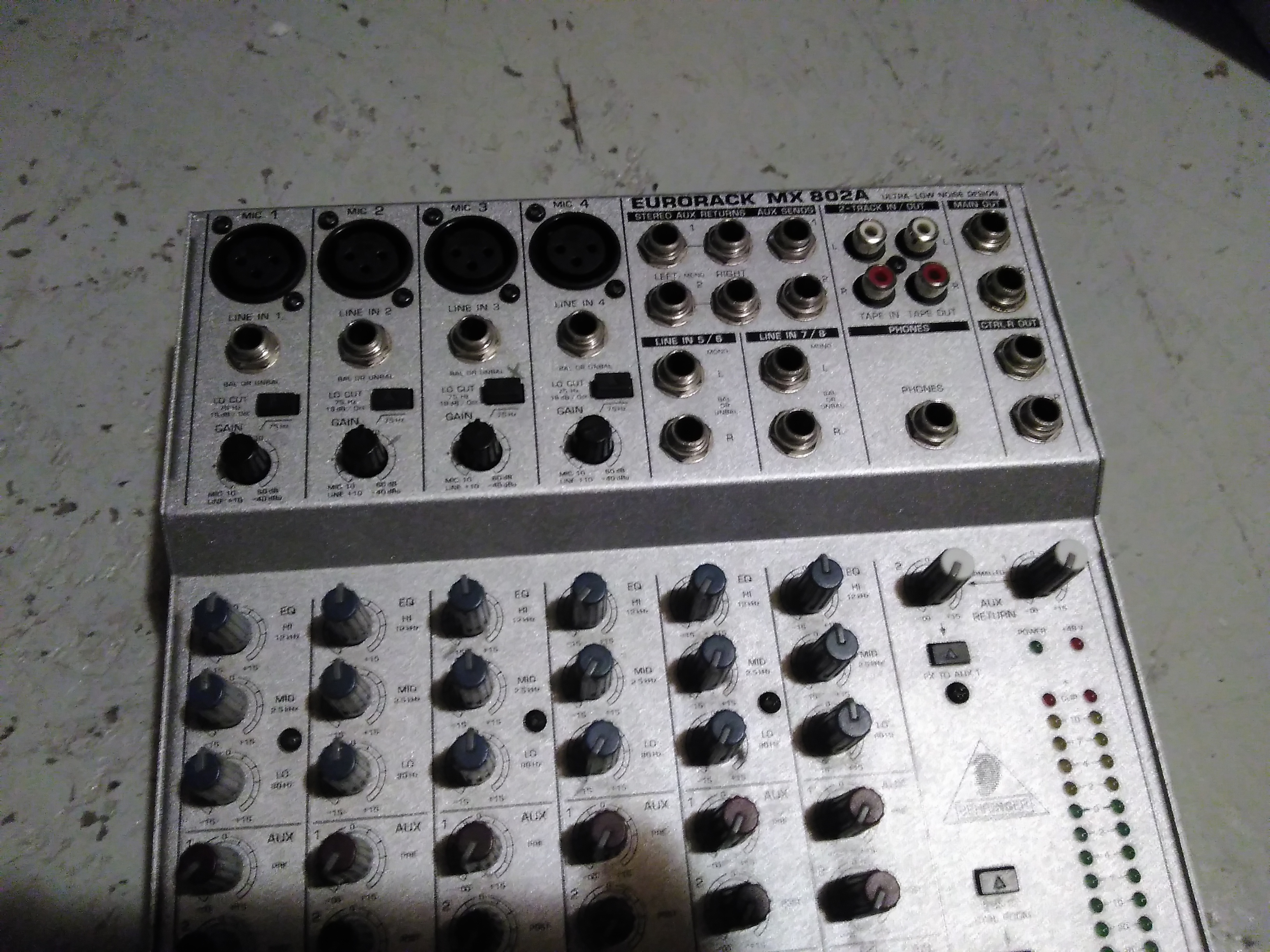 Behringer Eurorack MX802A image (#1742506) - Audiofanzine