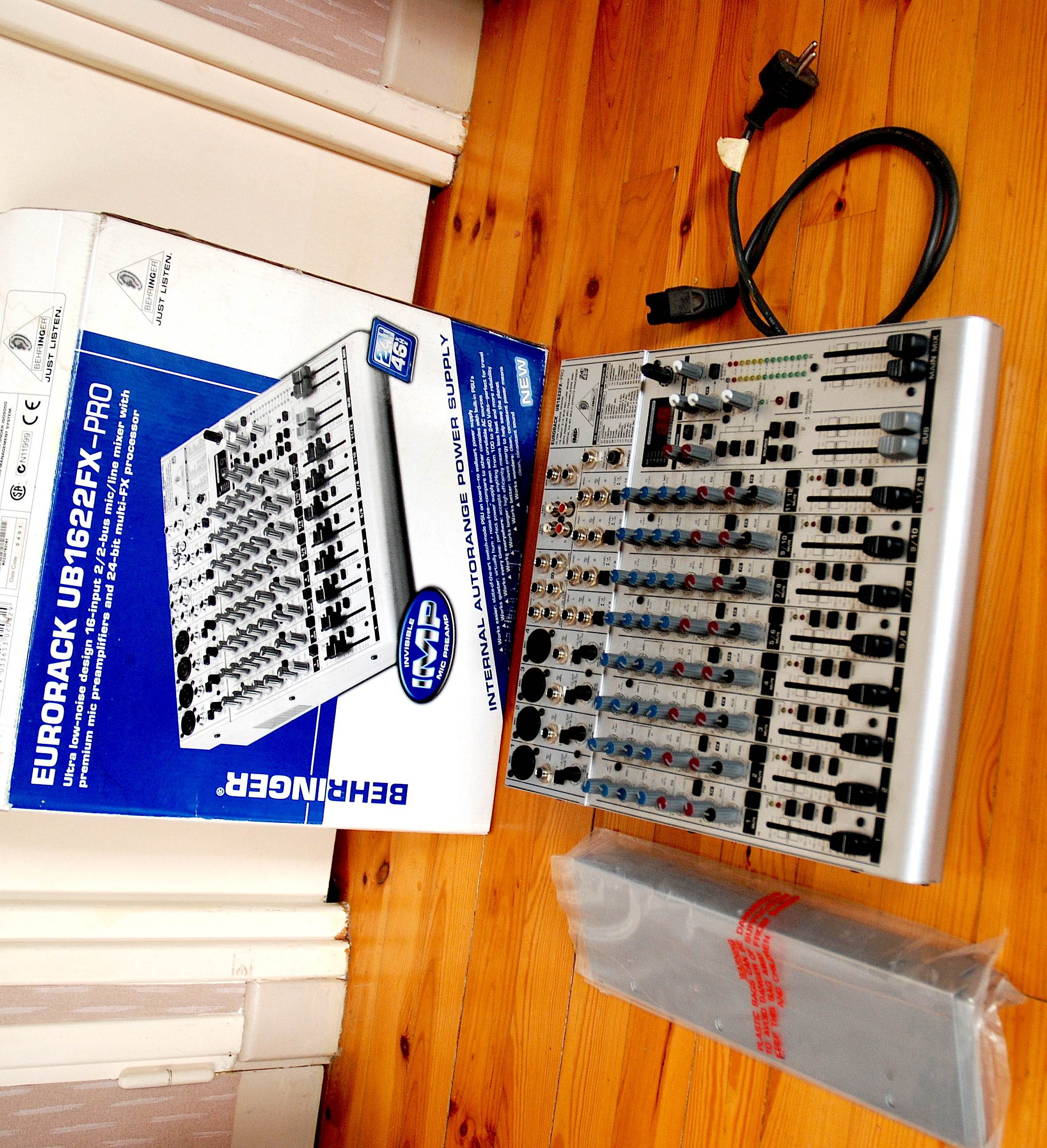Photo Behringer Eurorack UB1622FX-Pro : Behringer UB1622FX-Pro (#620823 ...