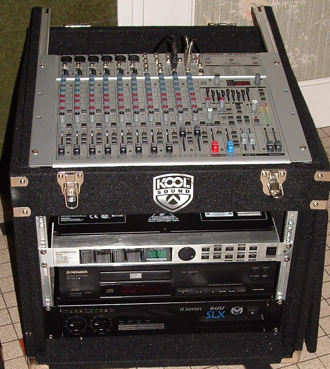 Behringer Eurorack UB1832FXPro image (171612) Audiofanzine