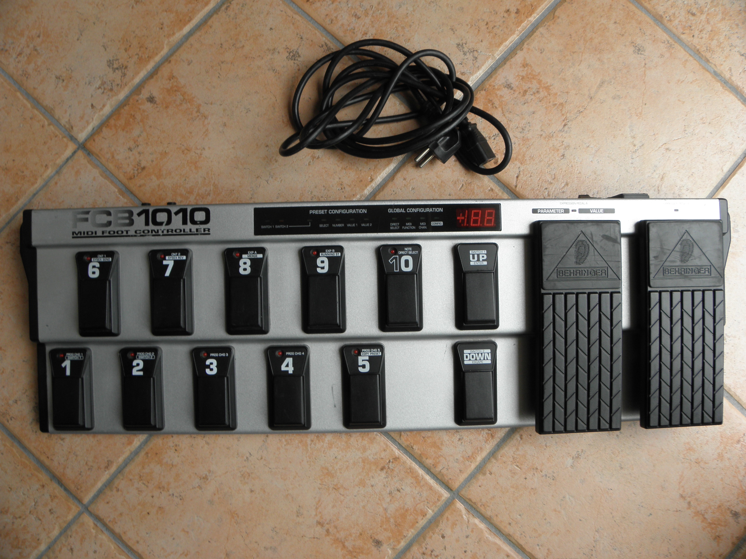 Photo Behringer FCB1010 Midi Foot Controller Behringer FCB1010 Midi