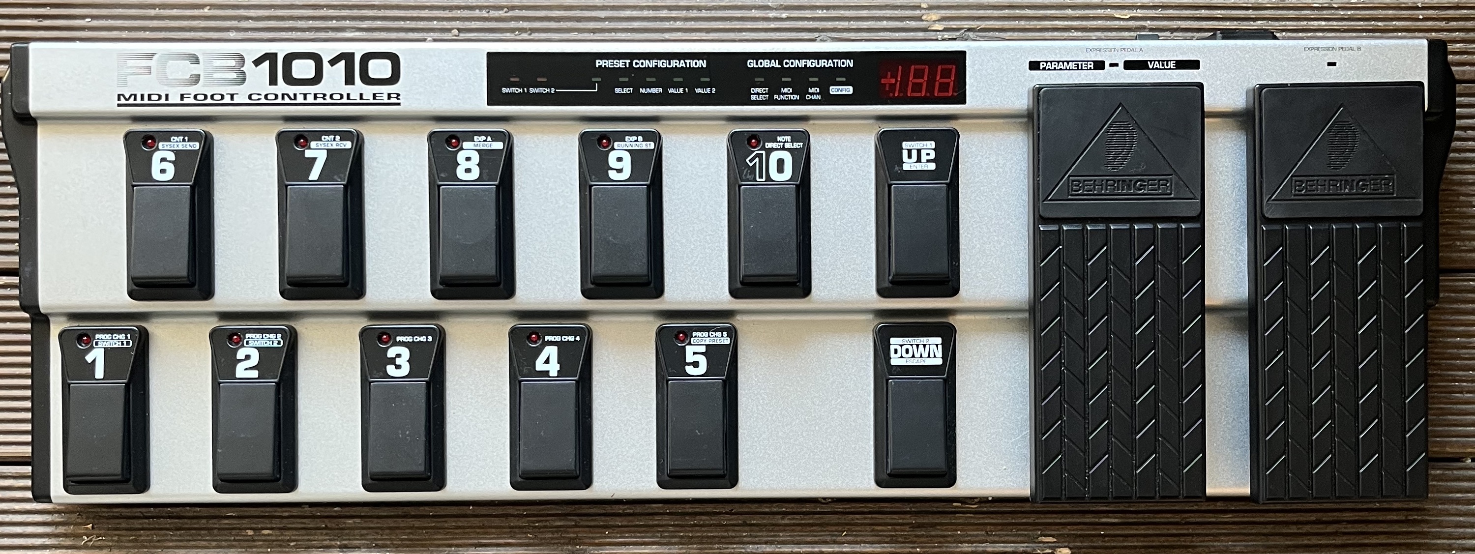 Behringer FCB1010 Midi Foot Controller with Power Cable Used