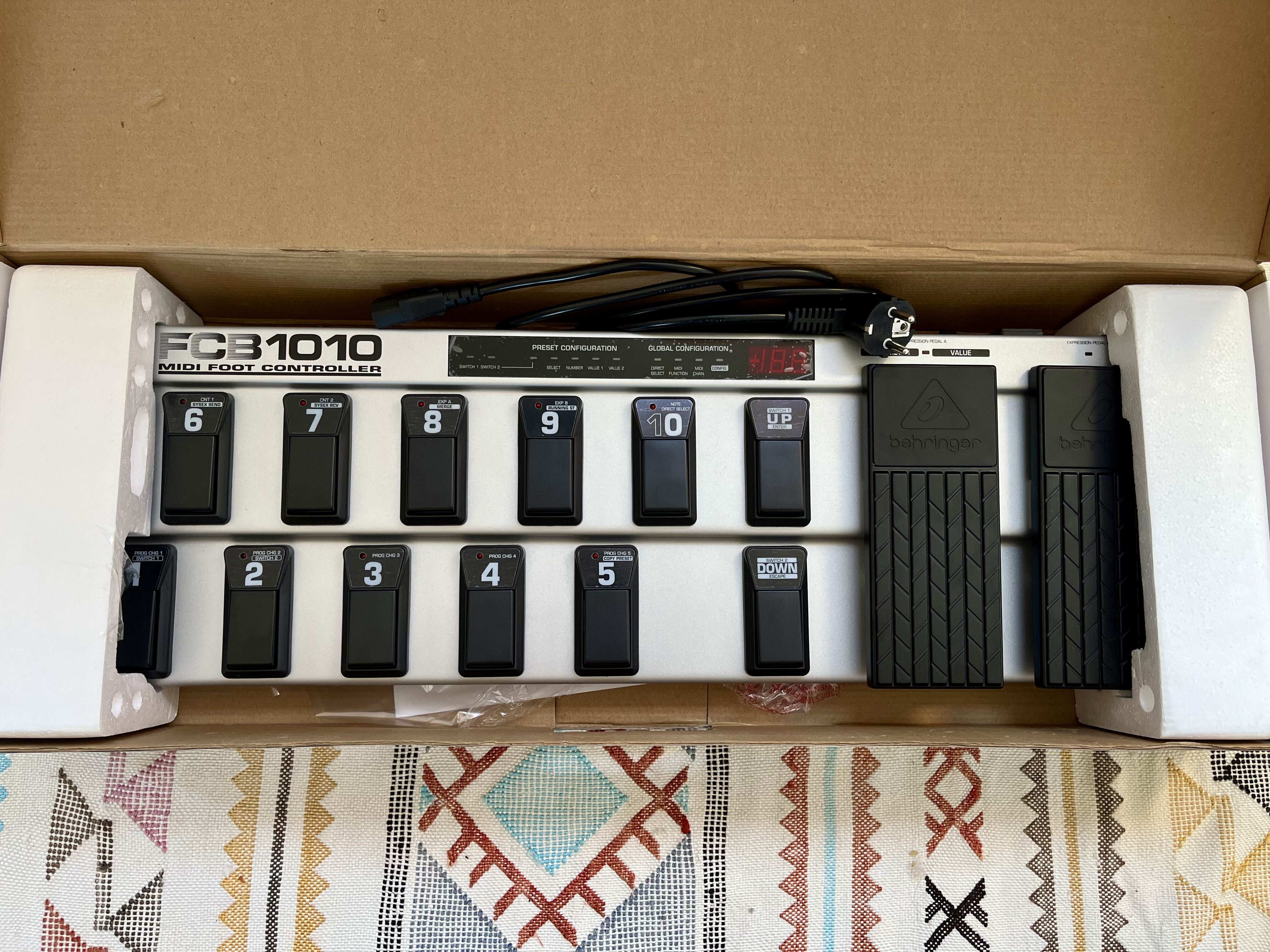 FCB1010 Midi Foot Controller Behringer - Audiofanzine FCB1010 Midi Foot Controller Behringer - Audiofanzine