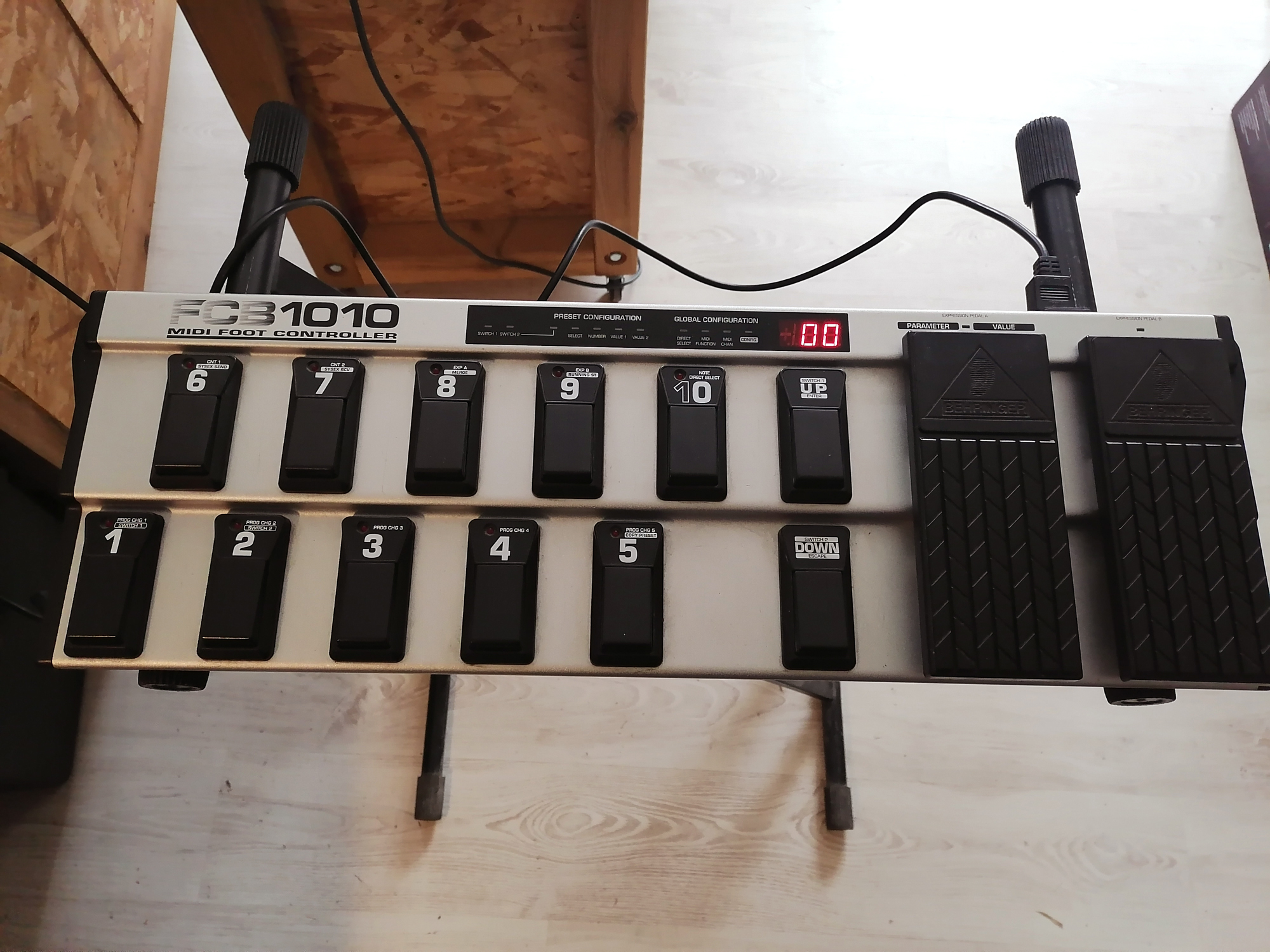 FCB1010 Midi Foot Controller Behringer - Audiofanzine