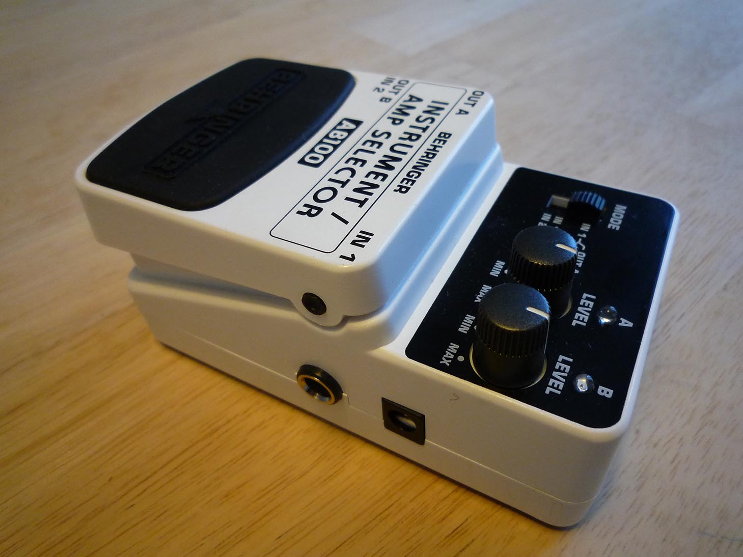 Photo Behringer Guitar/Amp Selector AB100 Behringer Guitar/Amp