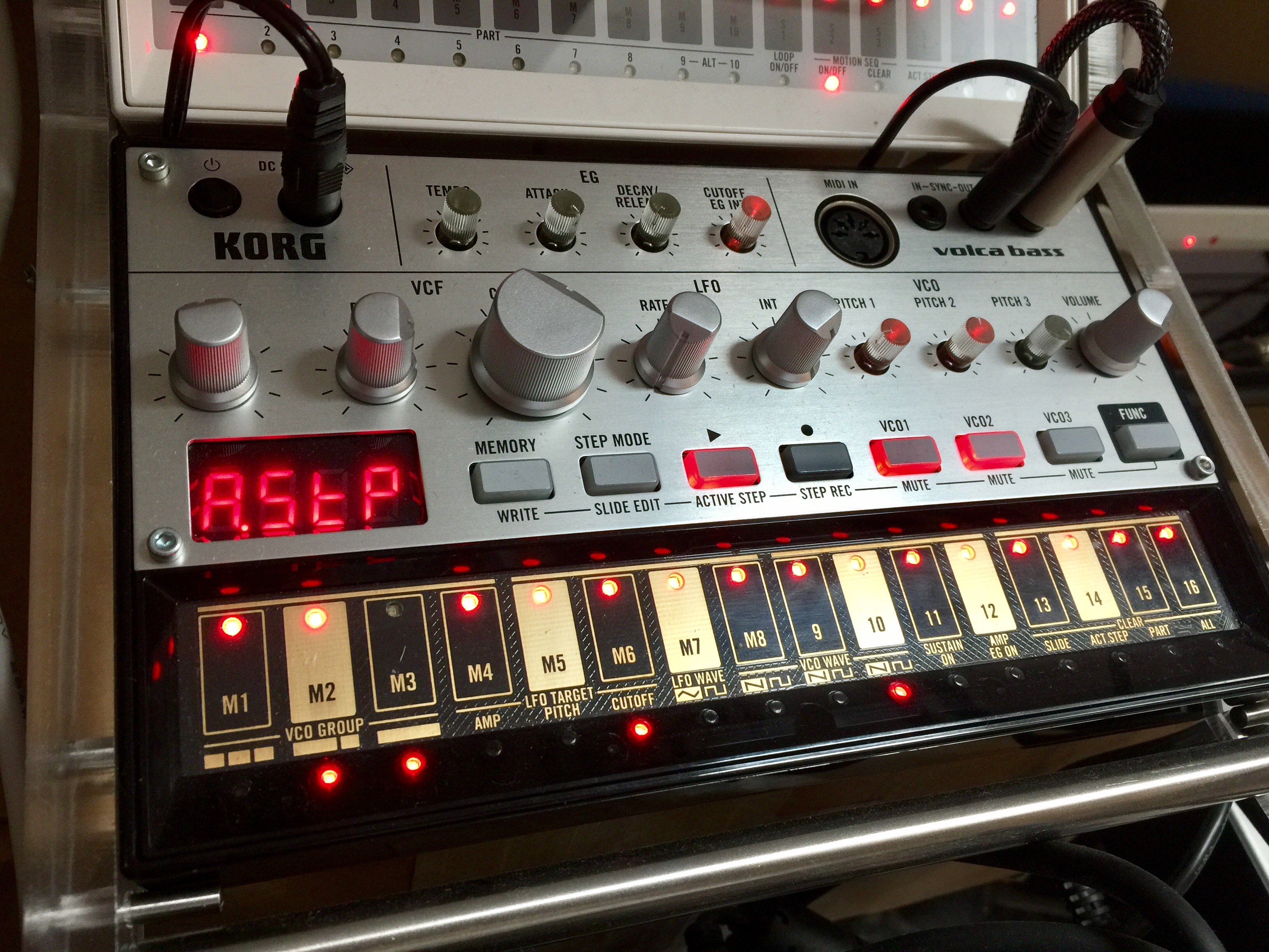 Photo Behringer MICROMIX MX400 : Behringer MICROMIX MX400 (48571 ...