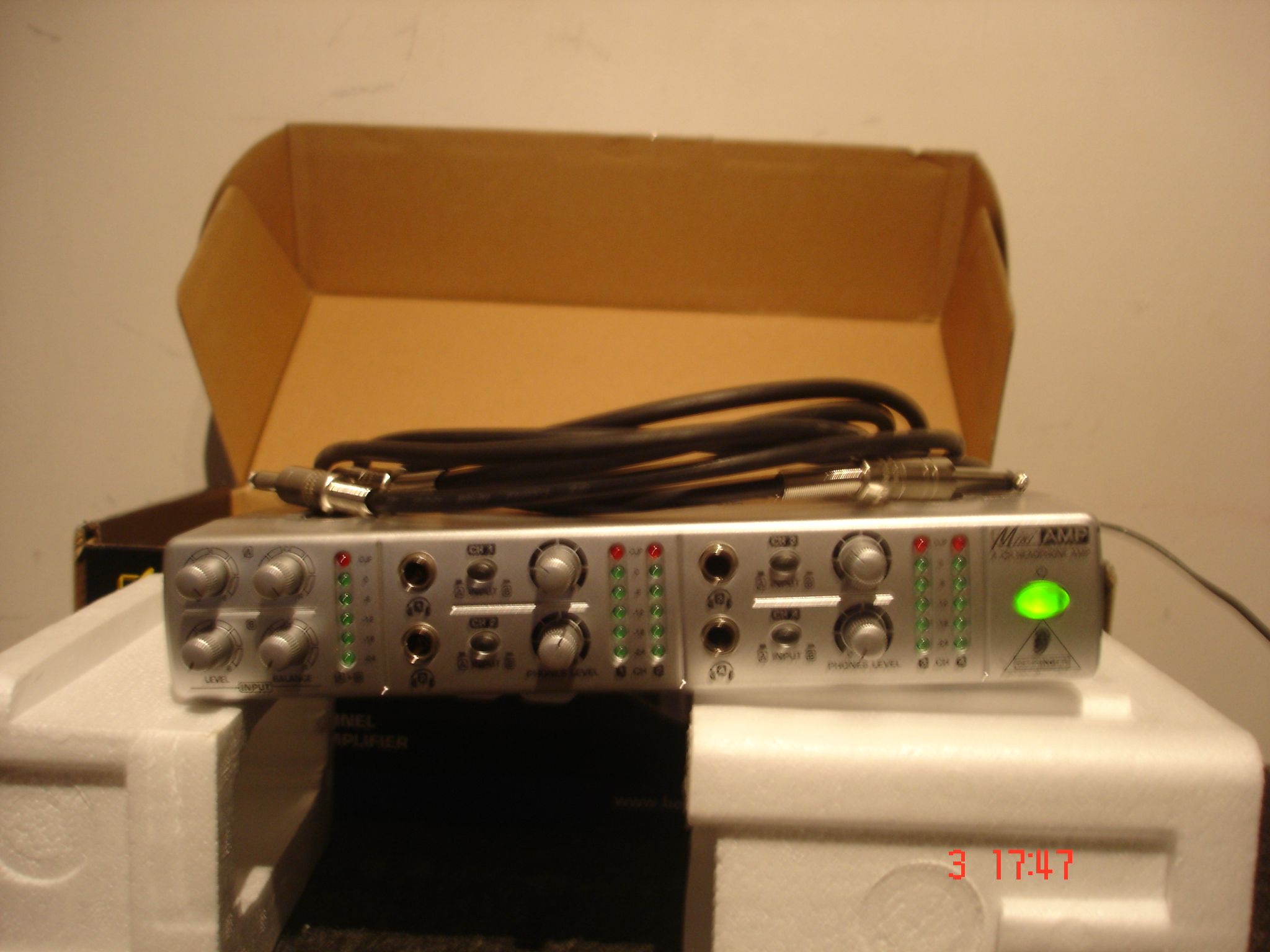 Behringer MINIAMP AMP800 image (297046) Audiofanzine