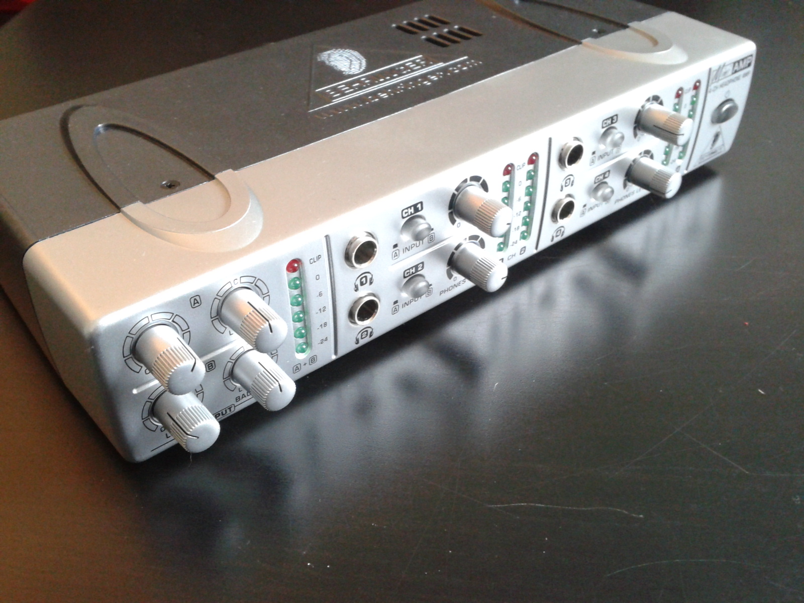 Behringer MINIAMP AMP800 image (459563) Audiofanzine