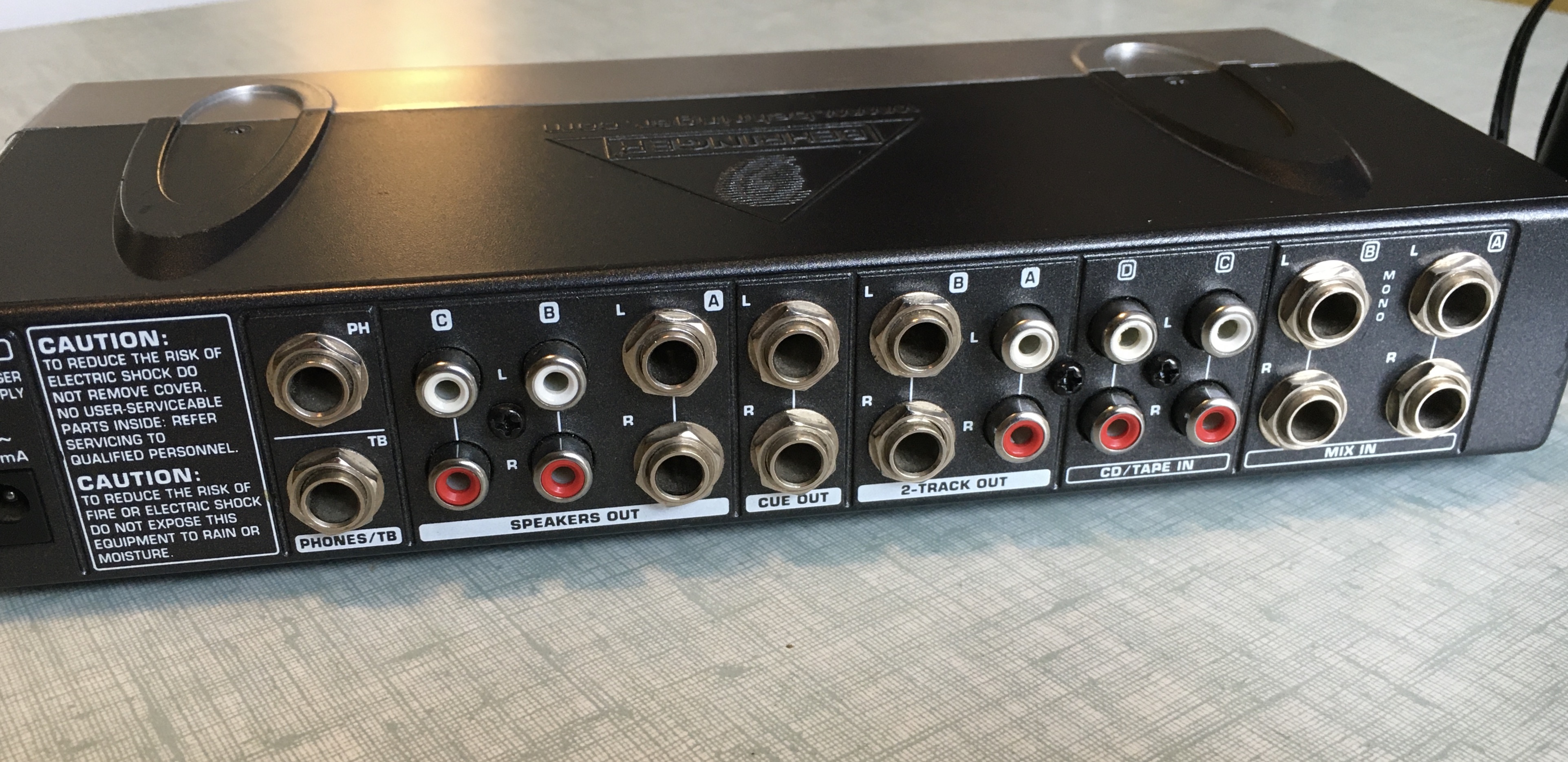 Behringer MINIMON MODEL MON800 - Matrix Mixer Monitor - Testé Et Fonctionnel