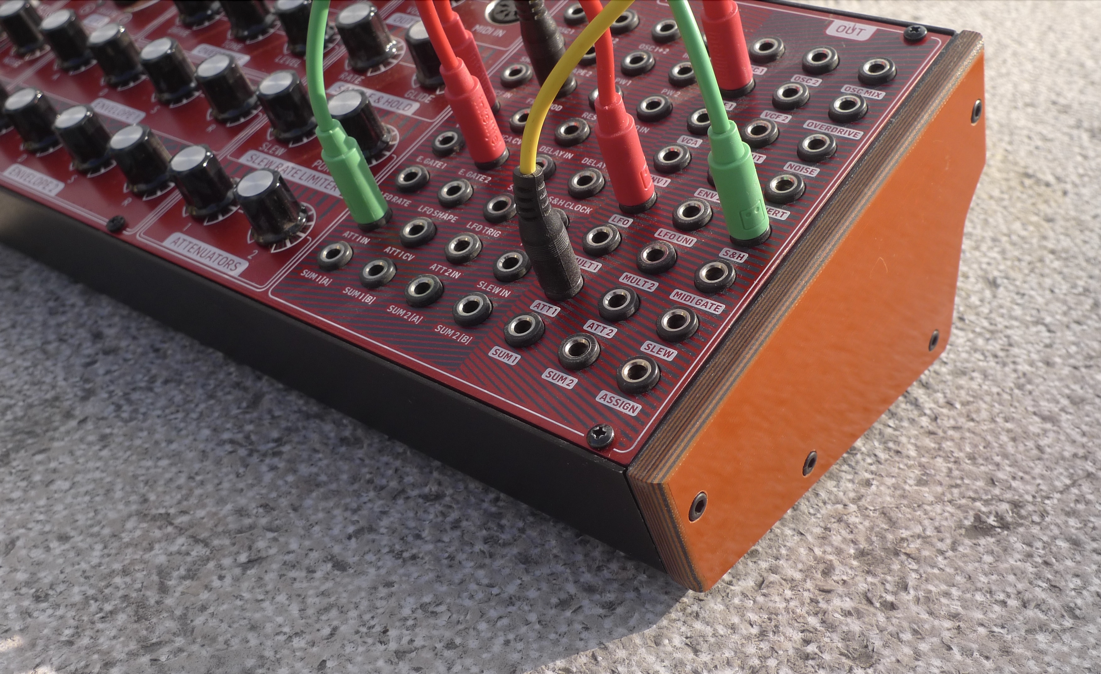 behringer-neutron-6406028.jpg