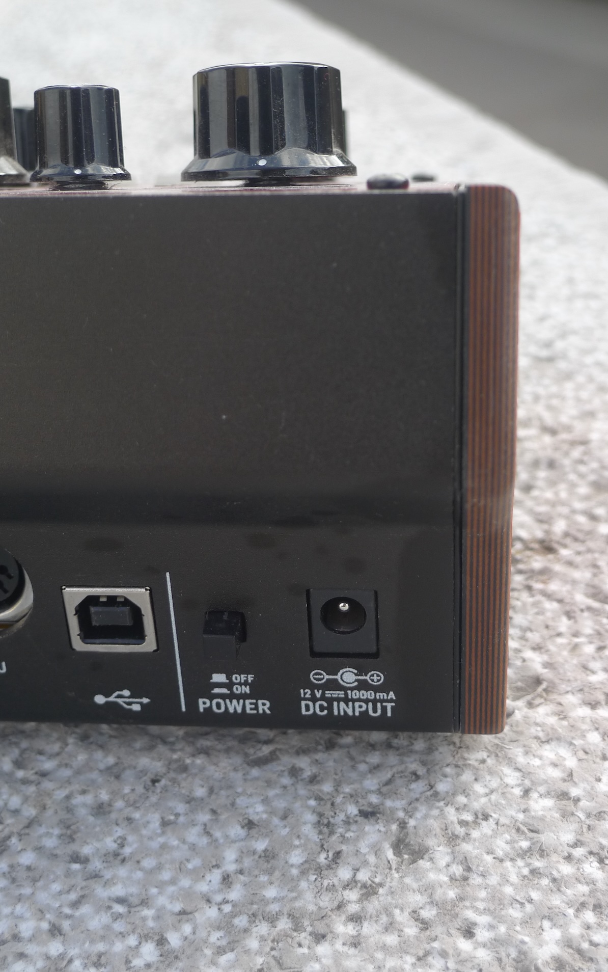 behringer-neutron-6406030.jpg